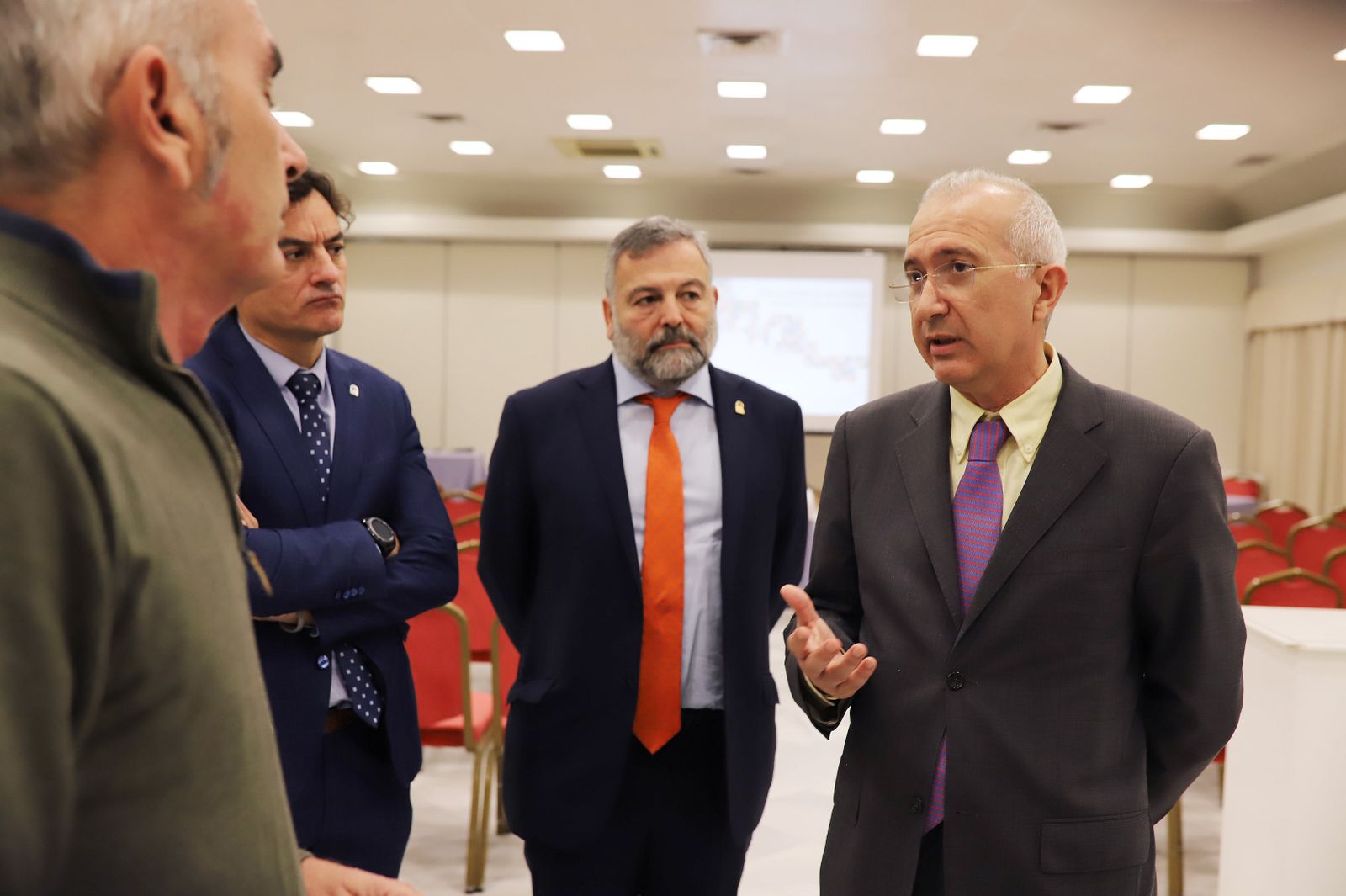 El delegado provincial y el viceconsejero, este martes en el Hotel Jerez donde dieron a conocer el balance de Empleo.