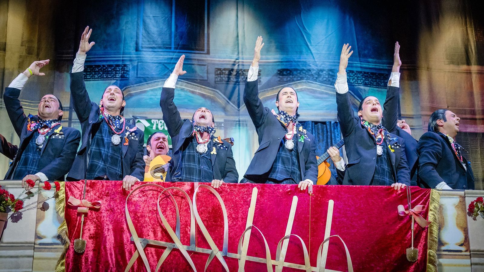 Ssshhhhh!!!, en su pase de semifinales. con el Bizcocho en el centro.