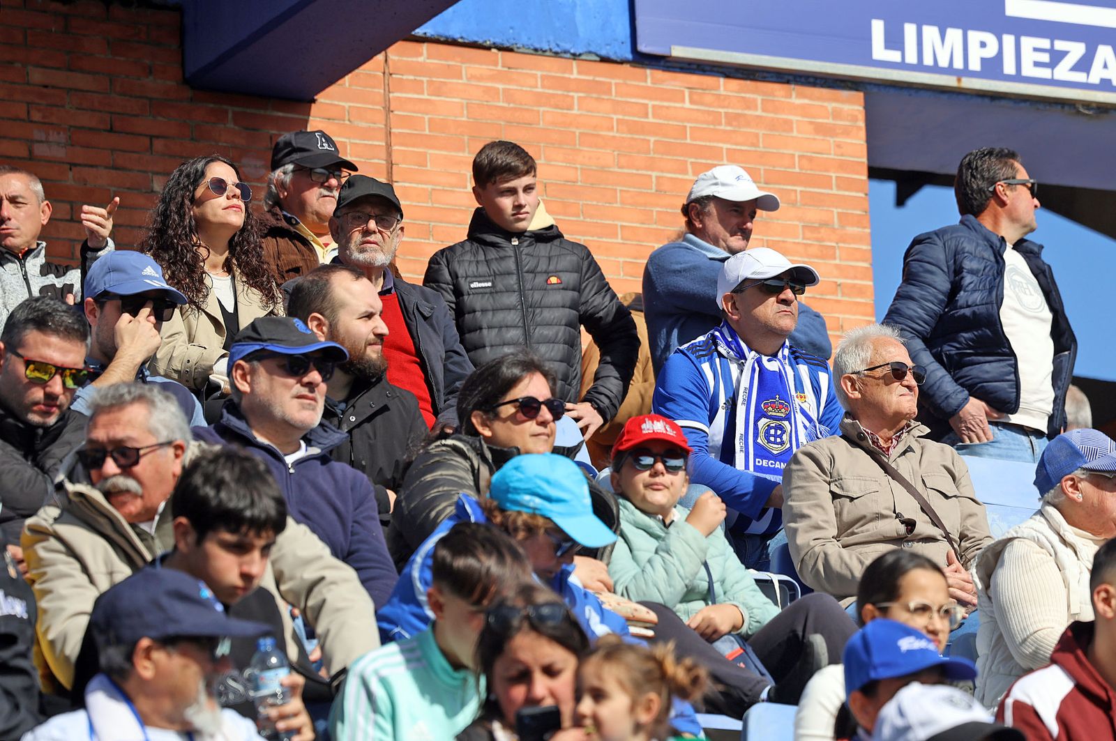 Búscate en las gradas del Nuevo Colombino en el Recre-Yeclano