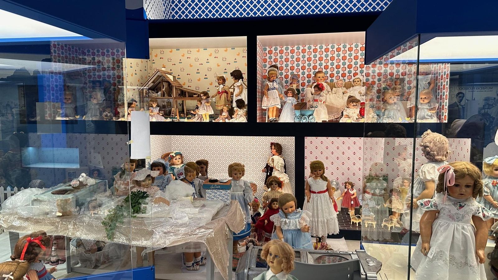 La exposición incluye reproducciones a partir de modelos franceses y alemanes de finales del siglo XIX y principios del XX.