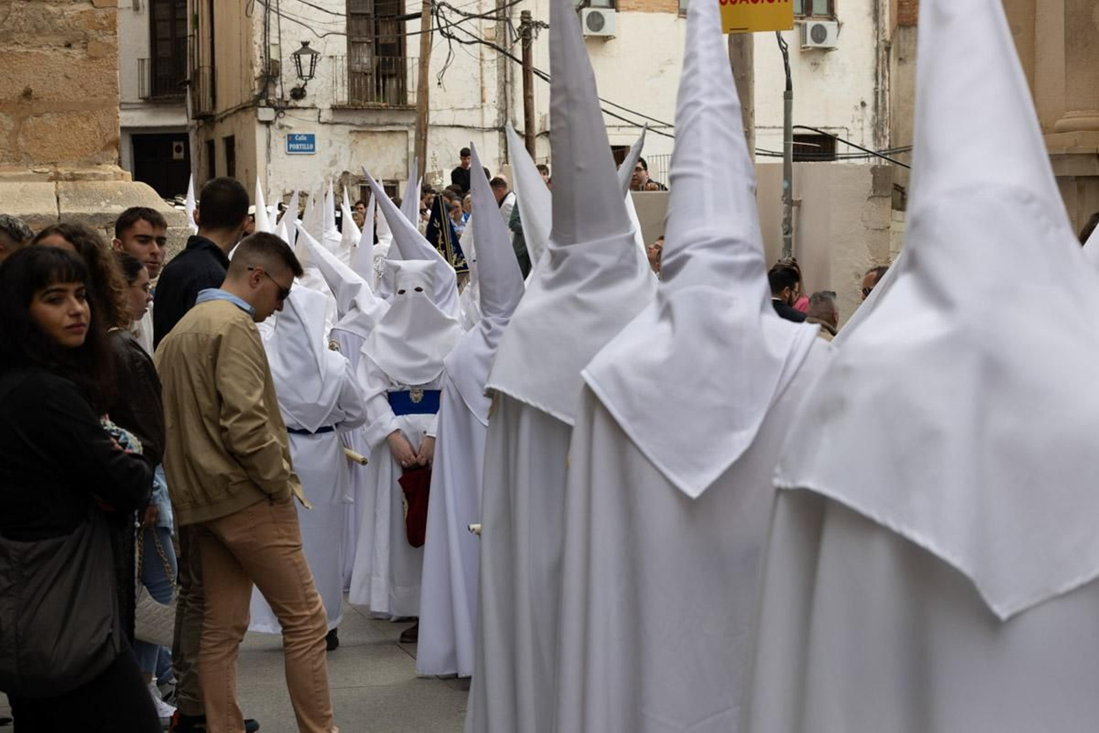 Los jiennenses se echan a la calle para presenciar la primera de las procesiones de la jornada: la Borriquilla (II)