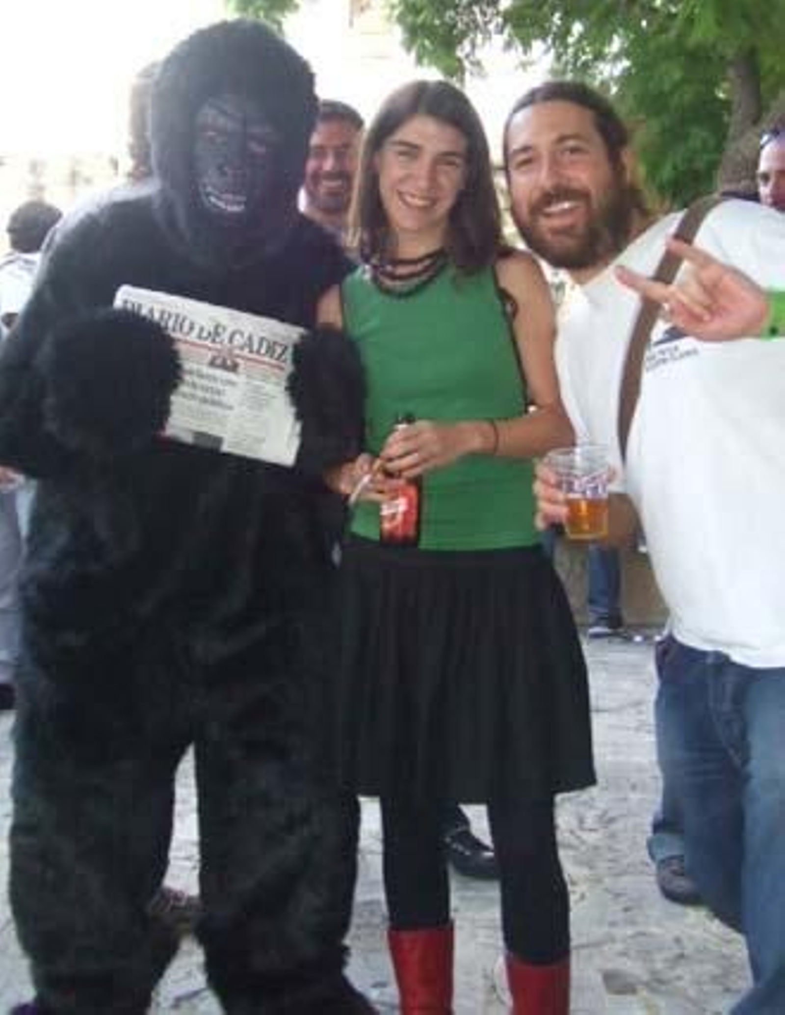 Iba para hombre, pero se quedó en mono. Eso sí, un mono muy leído, que va con su Diario a todas partes. Si te encontraste con nuestro particular monkey el sábado, búscate en esta galería. 

Foto: Senda