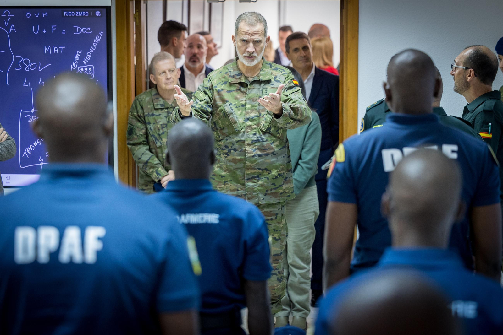 Las imágenes de la visita del Rey a la Guardia Civil de Cádiz