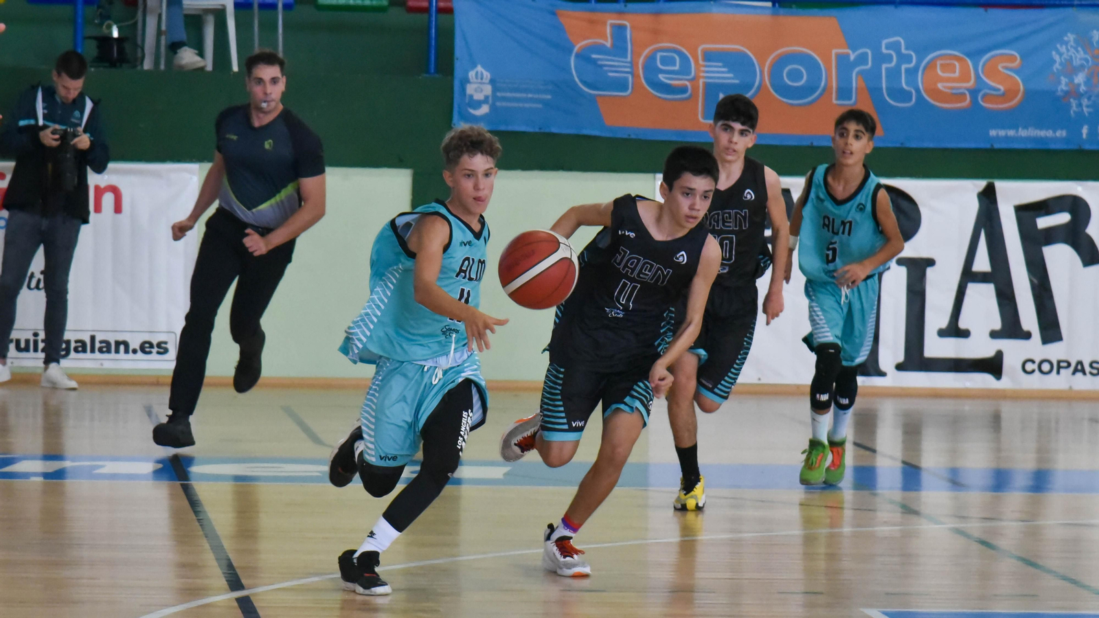Las fotos de la tercera jornada del Andaluz infantil masculino de baloncesto en La Línea