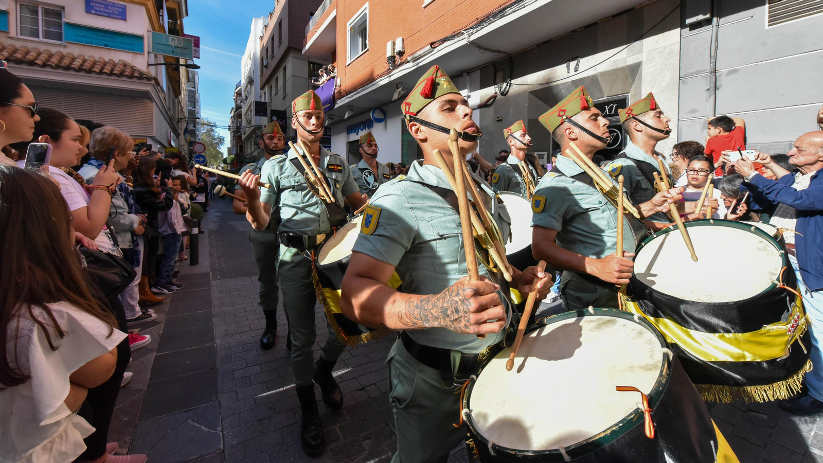 Fotos del Lunes Santo en Algeciras: Desfile de La Legión