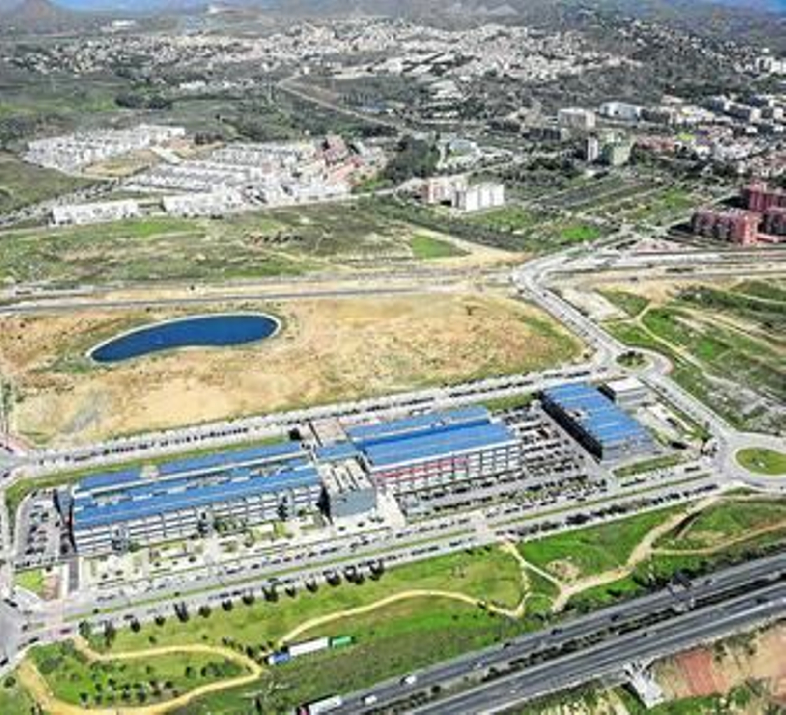 Imagen aérea de parte de los suelos de la ampliación de la Universidad de Málaga.