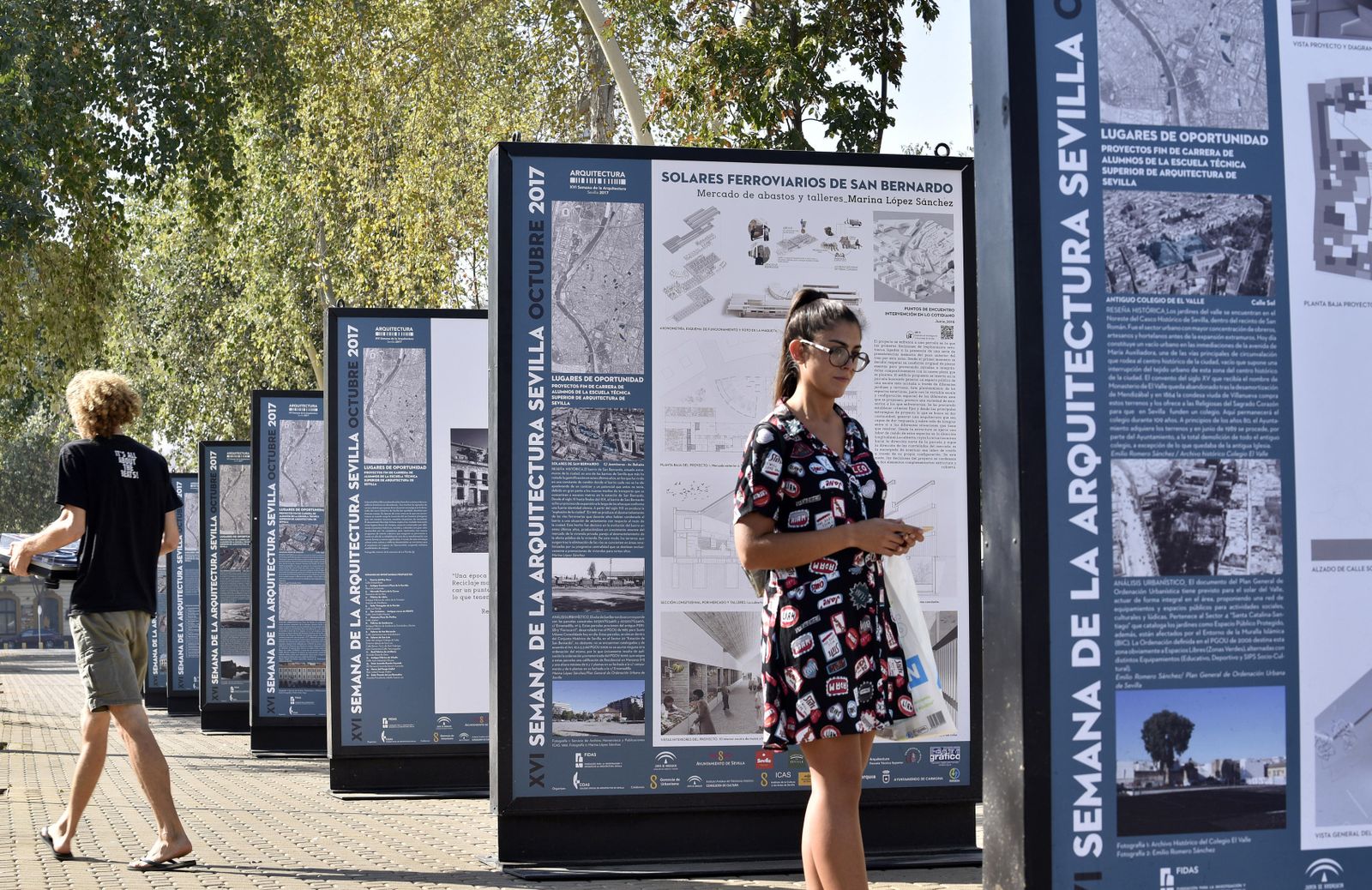 Exposición de carteles arquitectónicos en la Alameda.