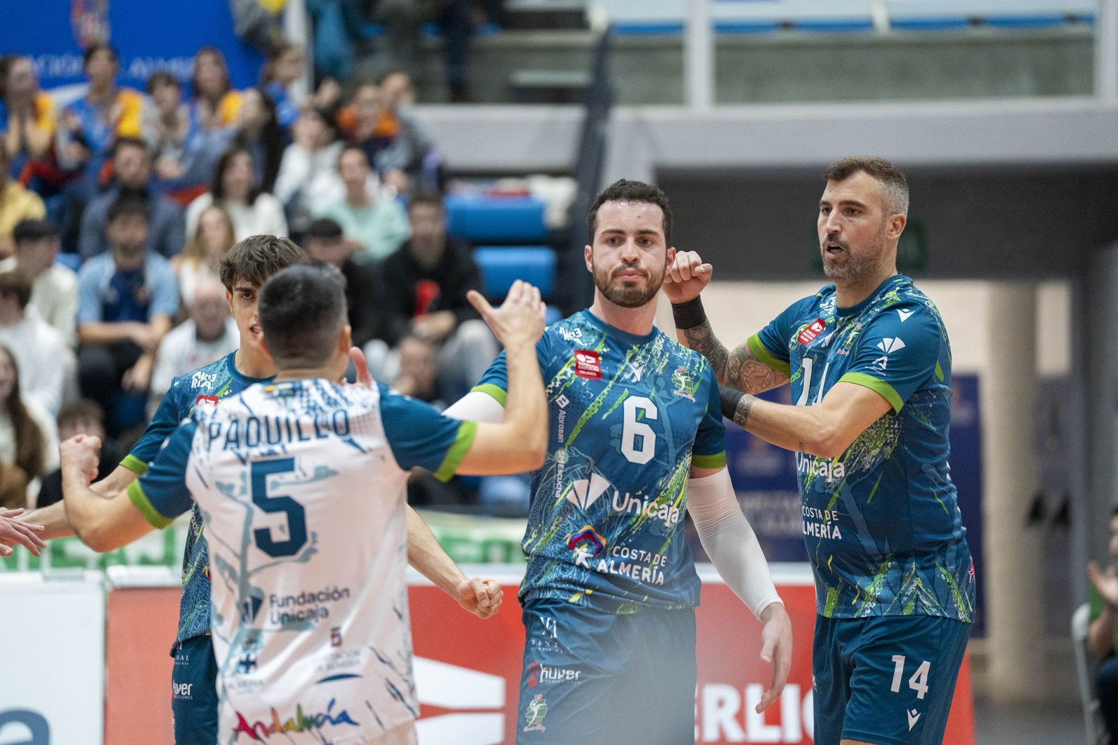 Las imágenes del partido entre Unicaja Costa de Almería y Pamesa Teruel de Superliga de voleibol