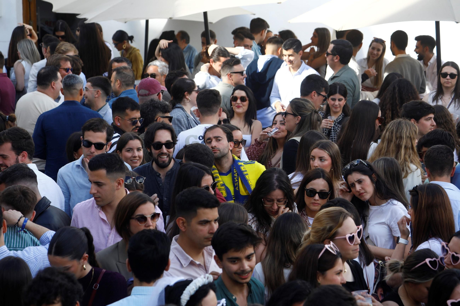 Las mejores fotos de unas Cruces de Córdoba abarrotadas para dar la bienvenida al fin de semana