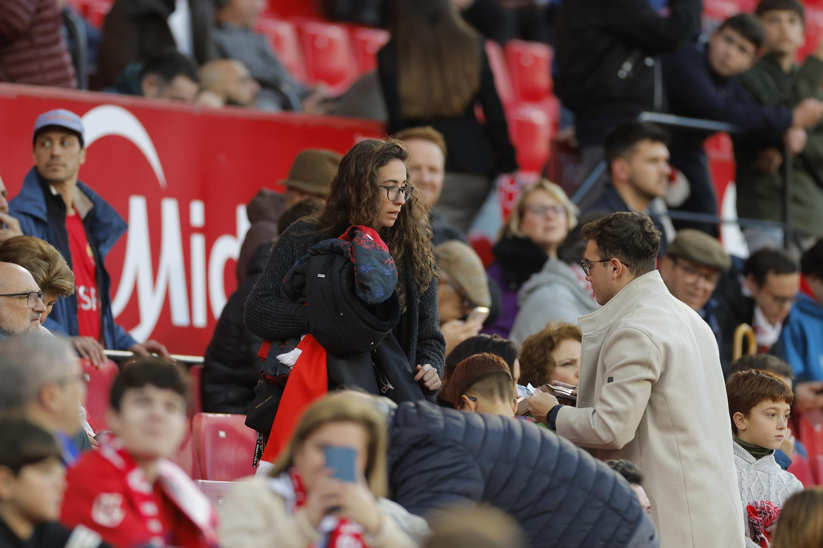 Búscate en las fotos del Sevilla - Español