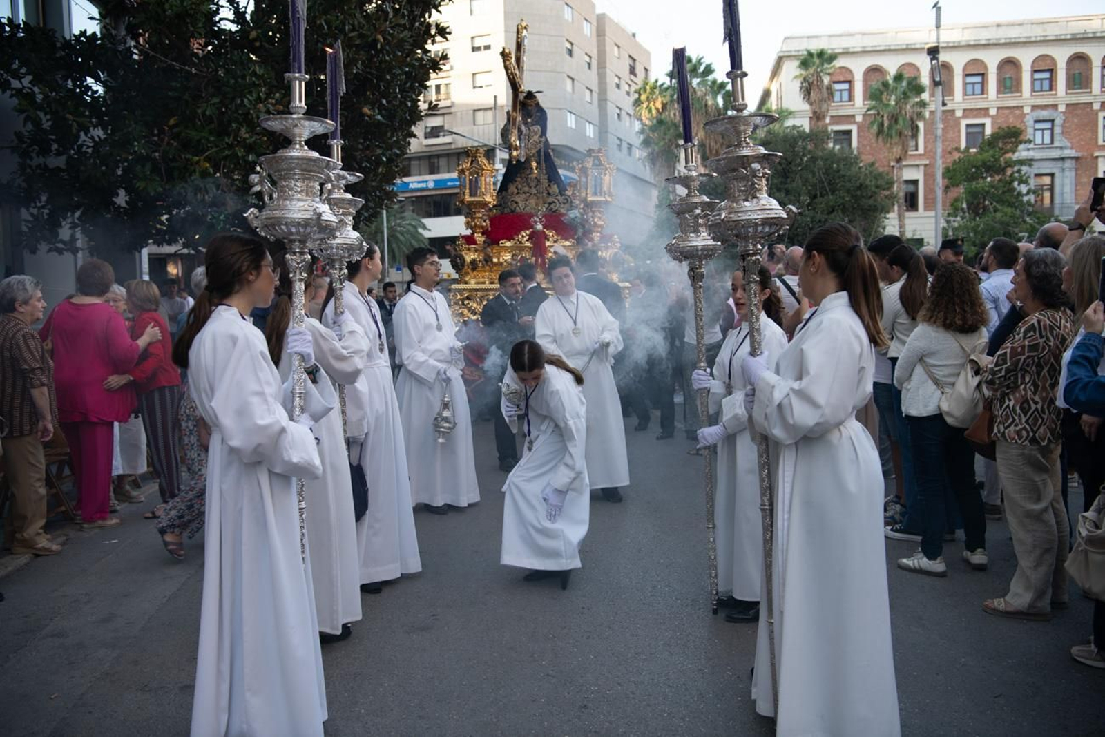 El pueblo de Jaén abraza con solemnidad a El Abuelo en la Magna, en imágenes