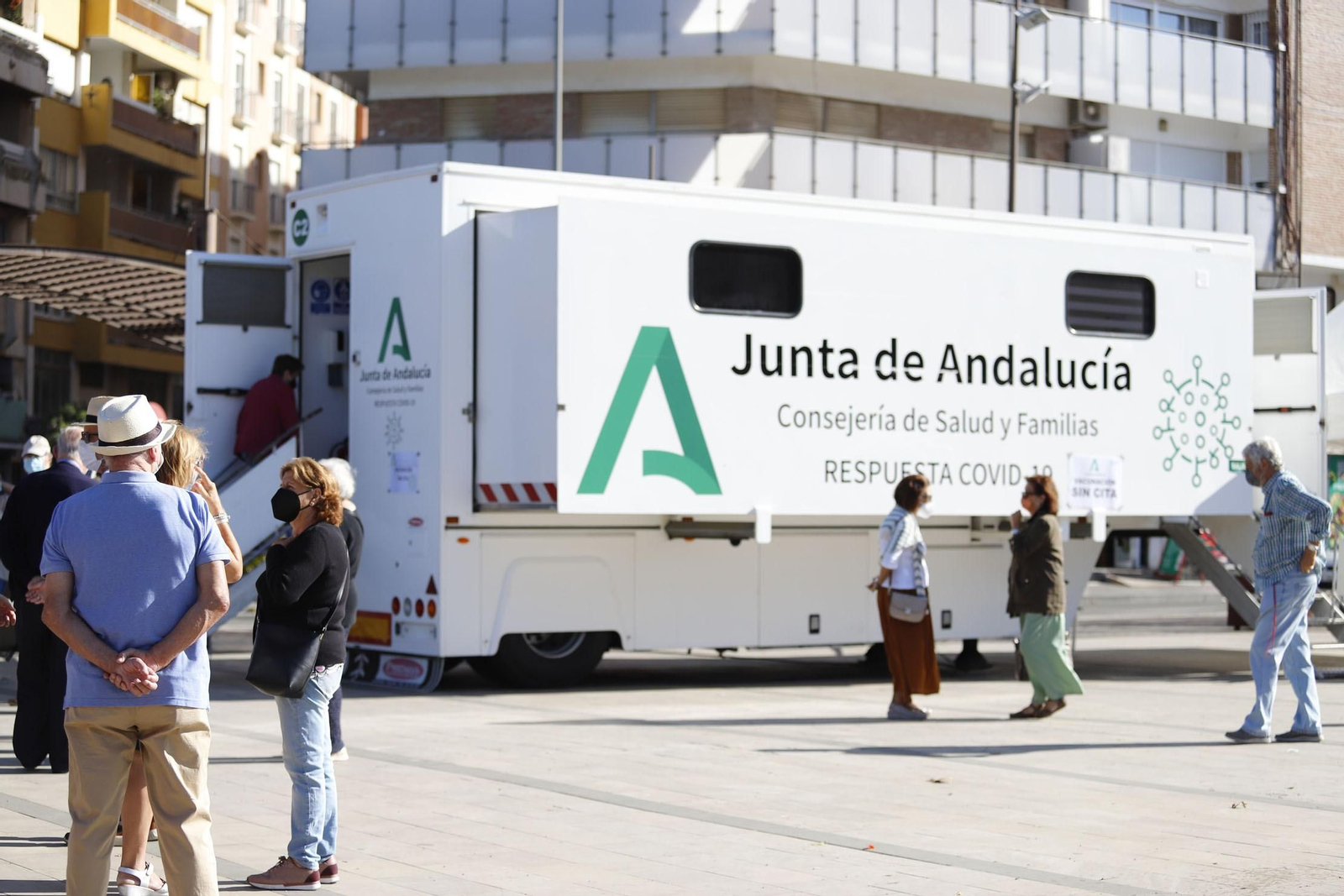 Camión para la vacunación sin cita en Huelva.