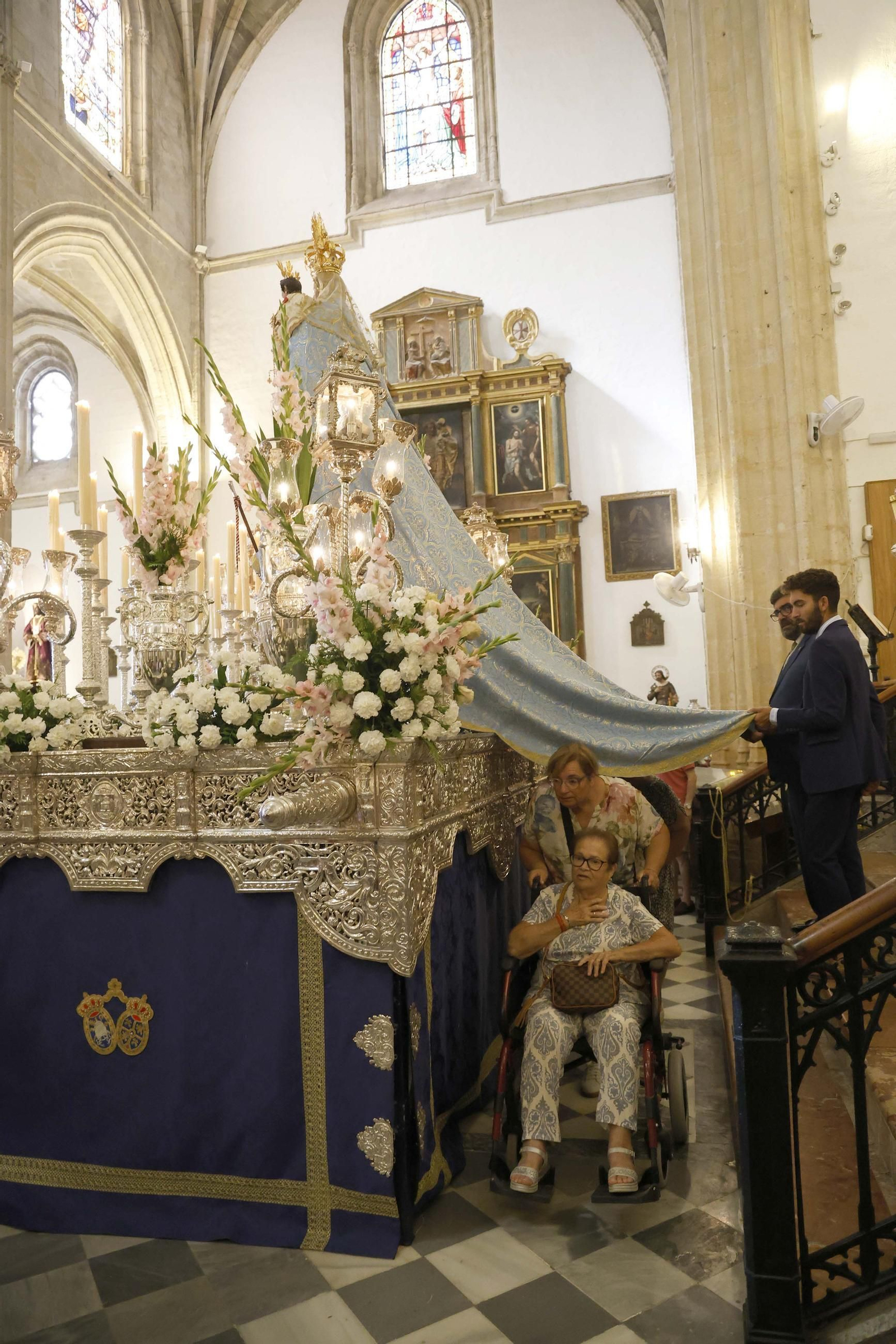 Las fotos del paso bajo el manto de la Virgen de la Luz de Tarifa