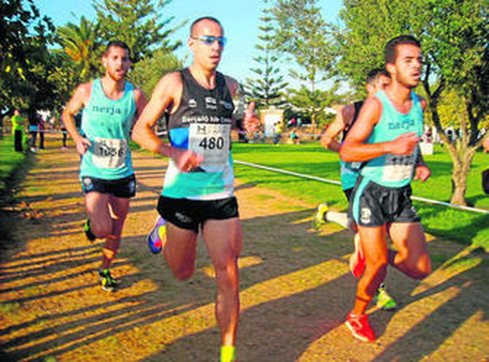 Cortés Medina (dorsal 480), liderando la prueba celebrada el sábado en el recinto romero de Lepe.