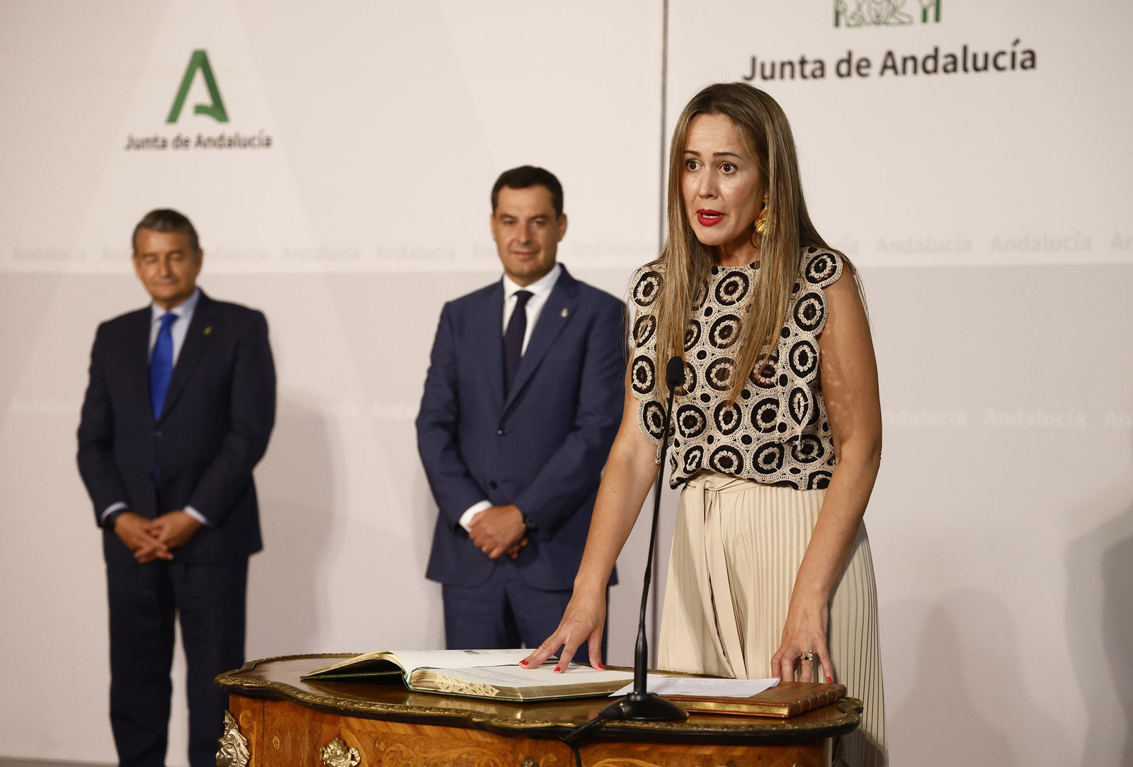 Bella Verano en la toma de posesión de su cargo al frente de la Delegación de la Junta en Huelva.