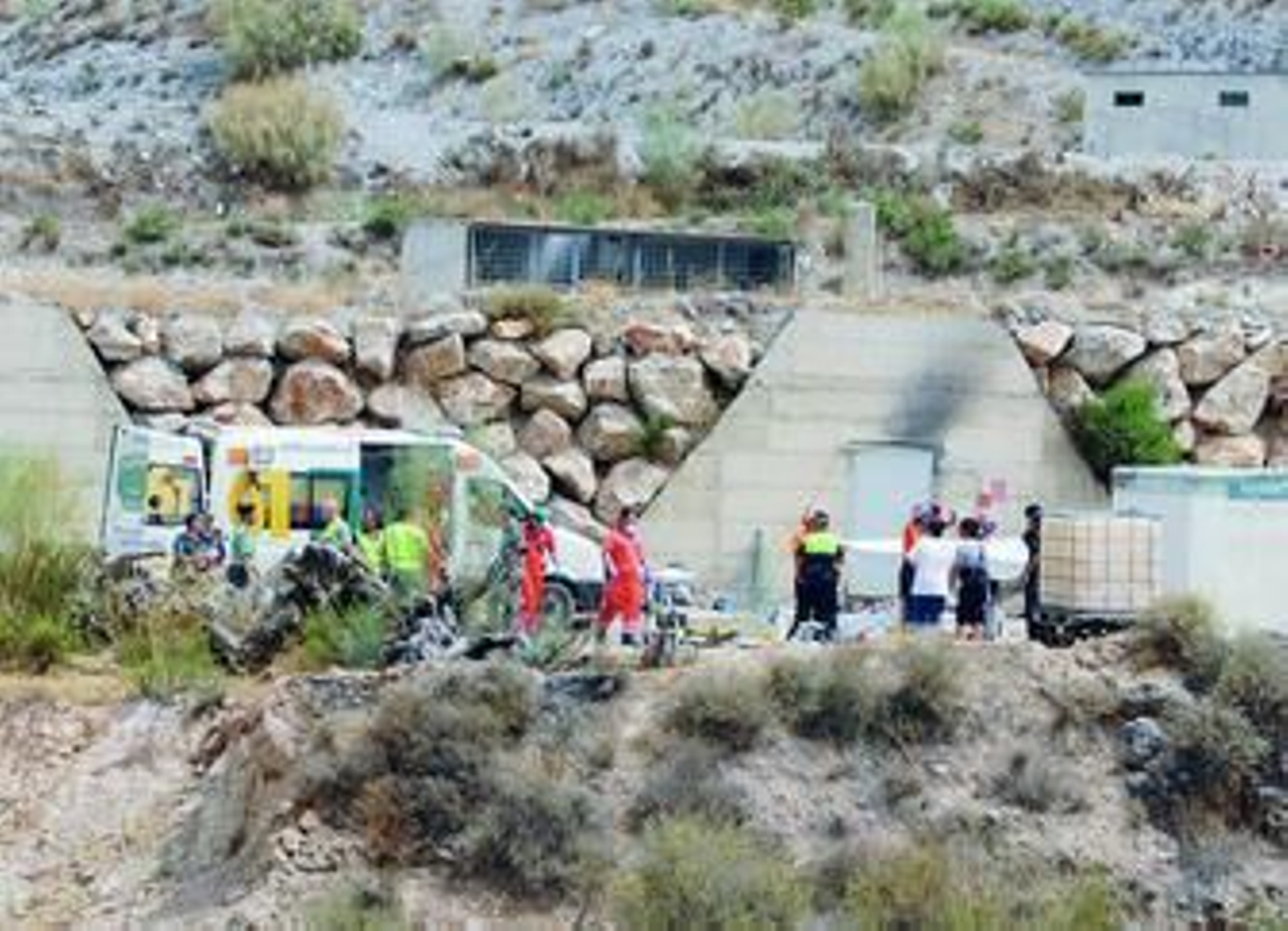 A la zona acudieron personal sanitario, de bomberos y miembros del Ayuntamiento de Motril.