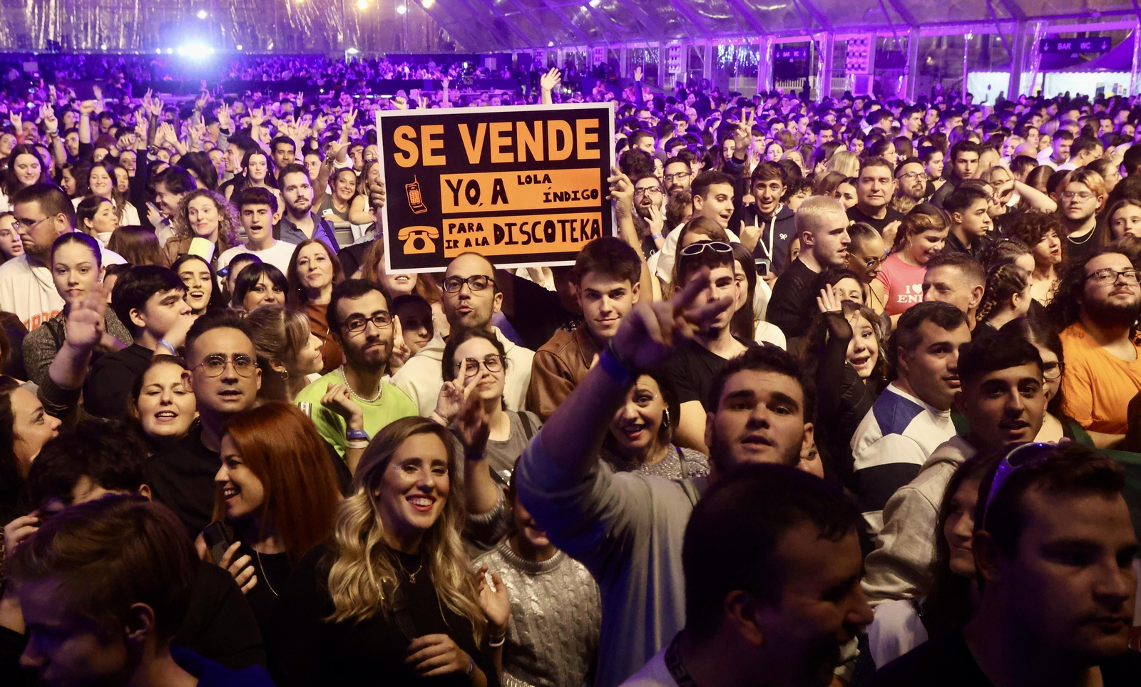 Búscate en el concierto de Lola Indigo