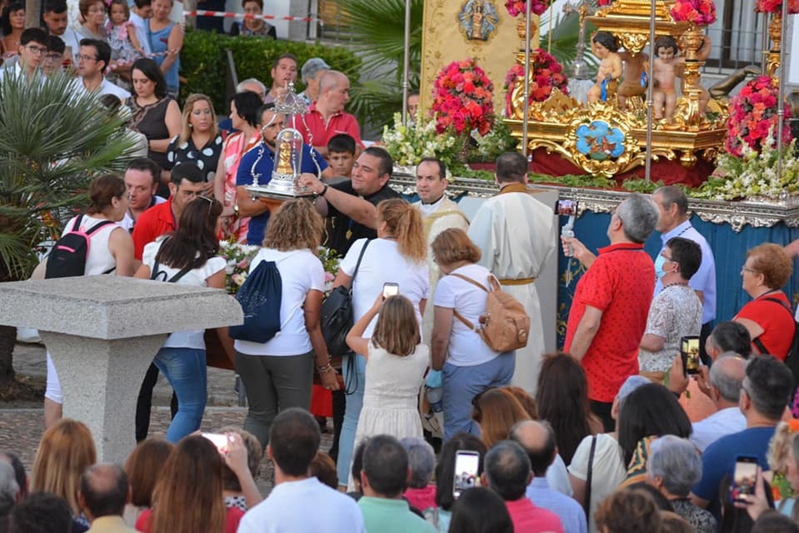 El espectacular recibimiento a la Virgen de Guía en Villanueva del Duque, en imágenes