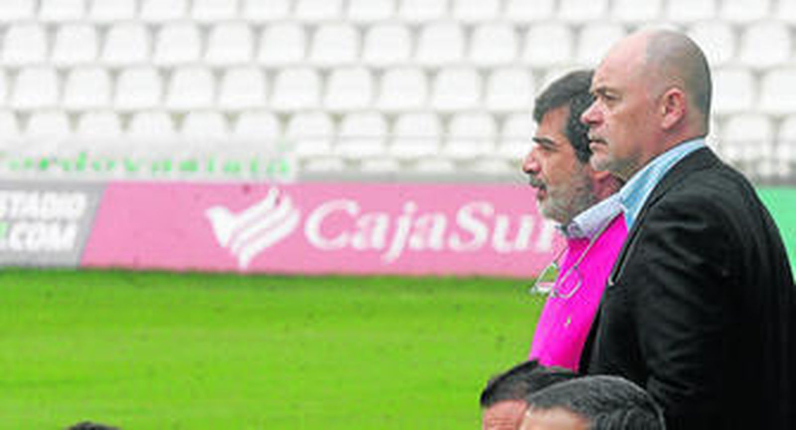 Alfredo Duro, junto a Carlos González durante un entrenamiento del primer equipo esta temporada en El Arcángel.