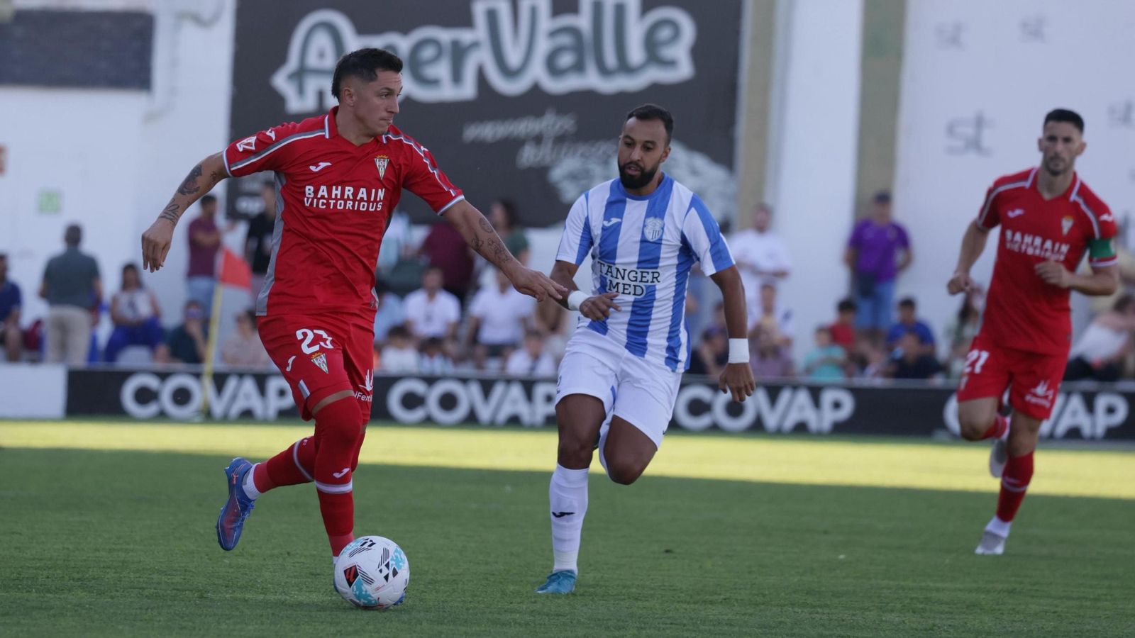 Carracedo conduce el balón en el amistoso del Córdoba CF ante el Ittihad Riadi Tanger. Carracedo conduce el balón en el amistoso del Córdoba CF ante el Ittihad Riadi Tanger.