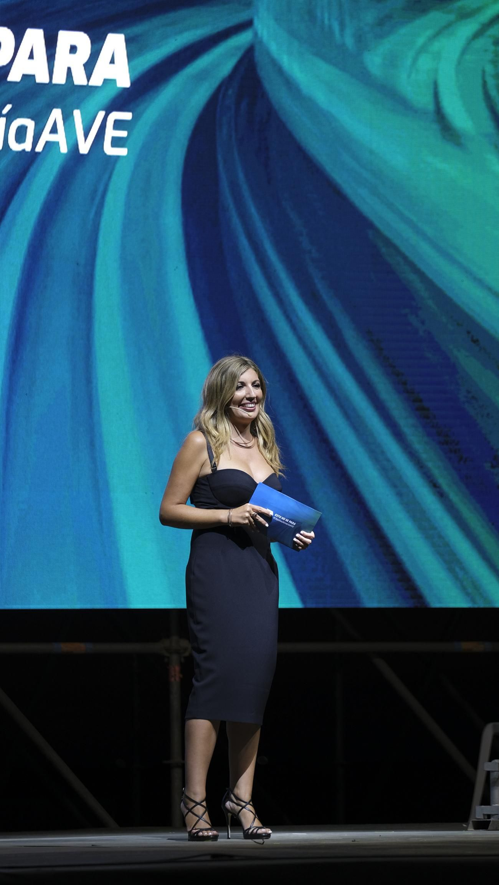 Fotogalería acto reivindicativo por la llegada del AVE a Almería.