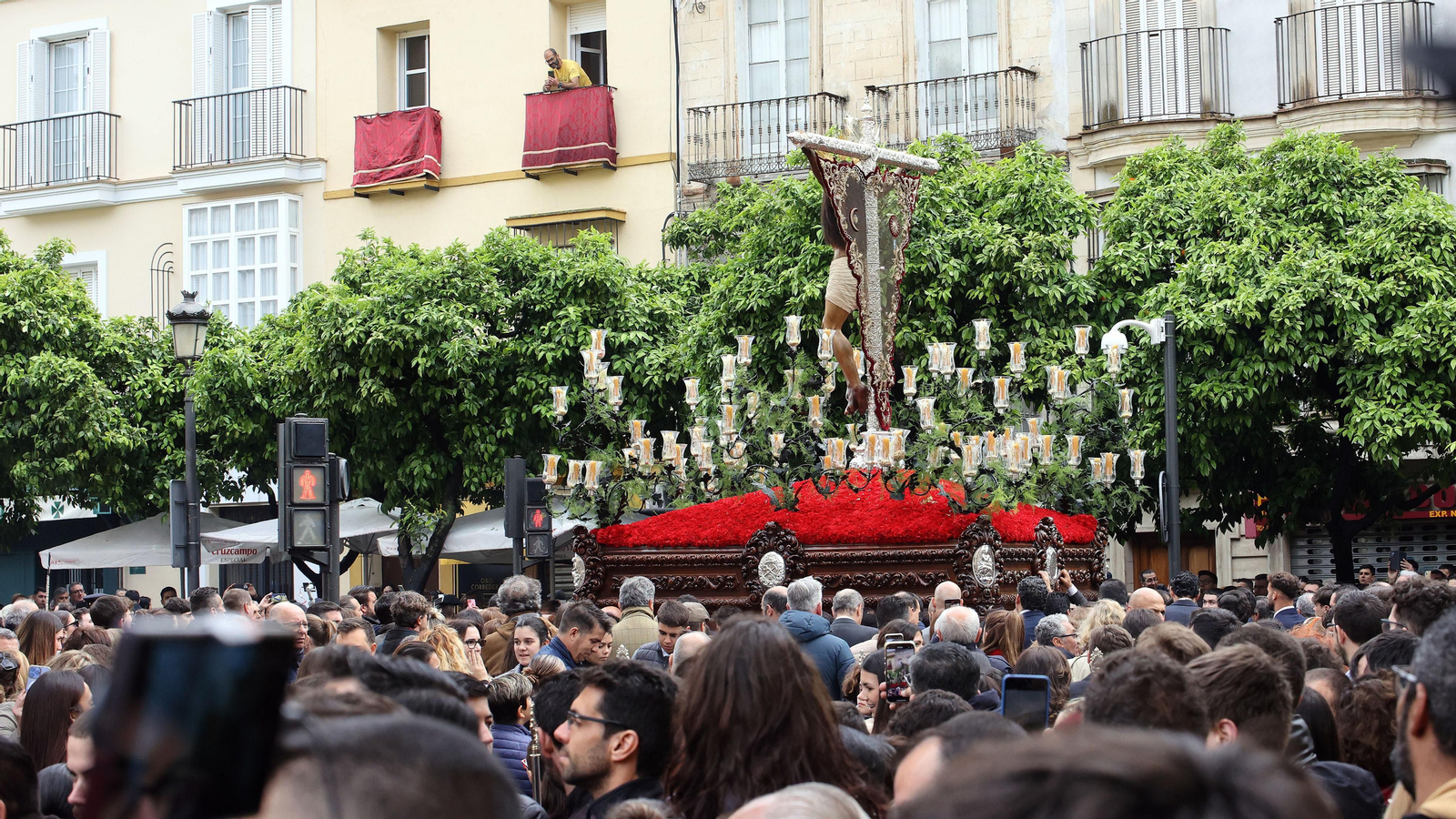 Las Viñas y El Cristo vuelven a sus templos