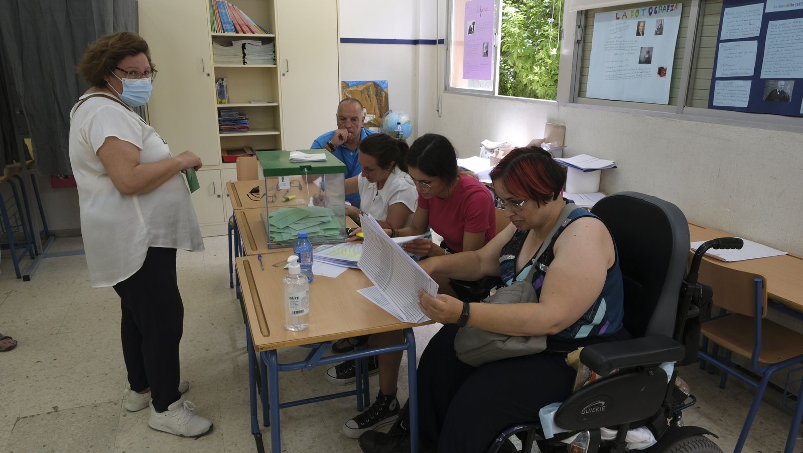 Imágenes de la votaciones en Almería al parlamento andaluz