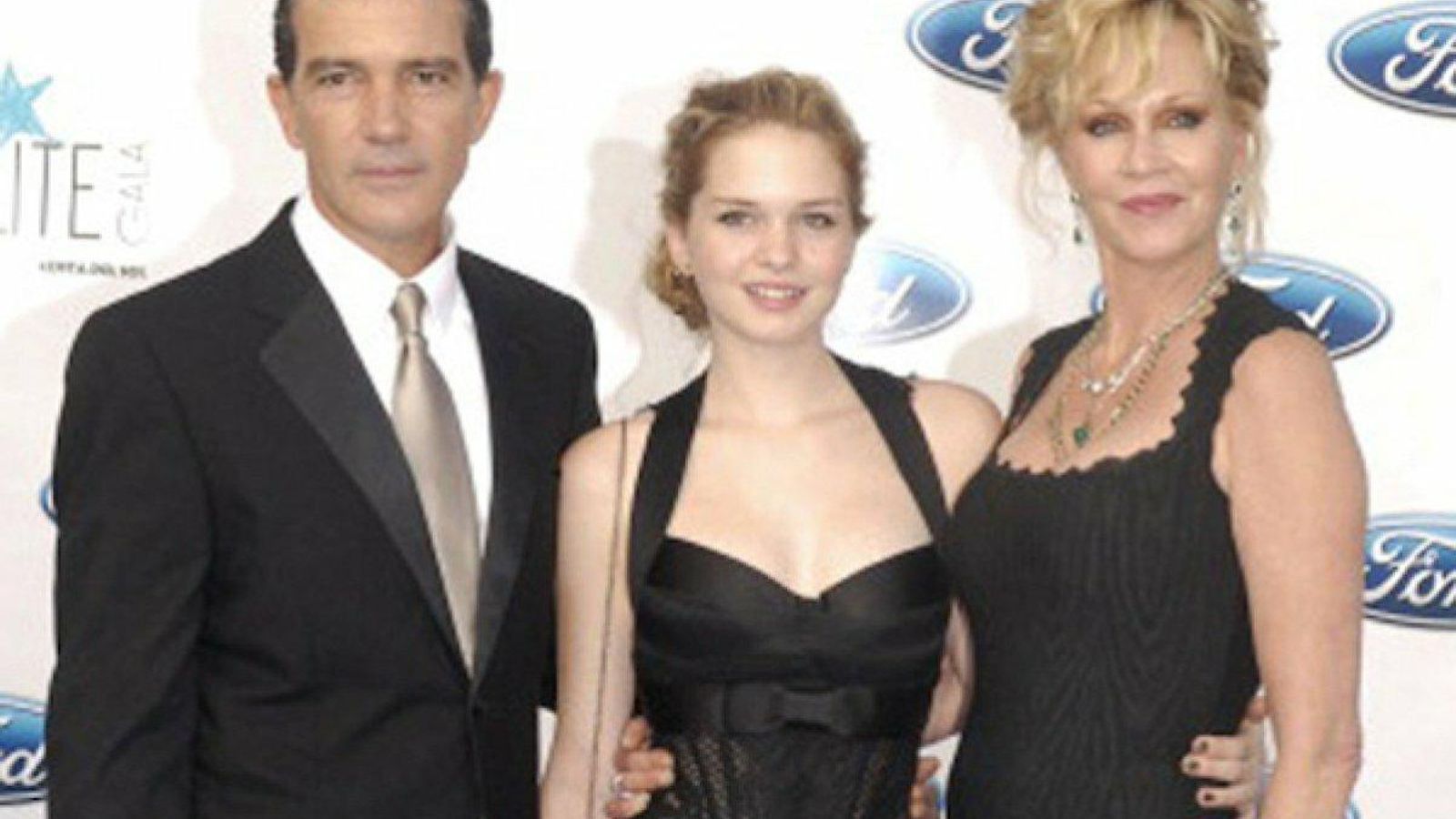 Antonio y Melanie Griffith con su hija, Stella del Carmen.