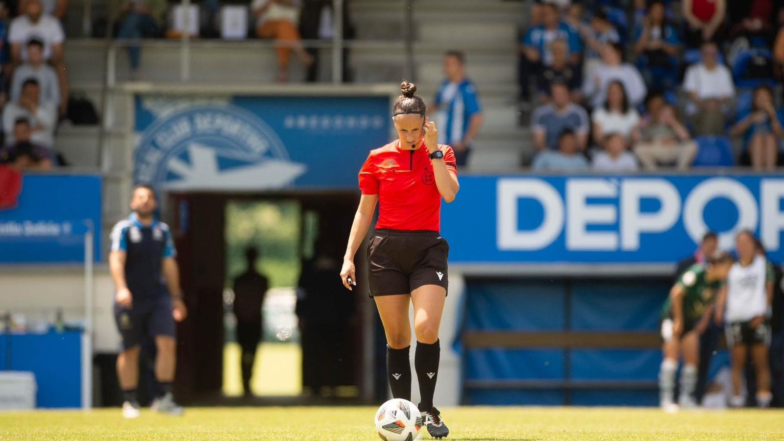 Lorena, concentrada antes de comenzar un partido.