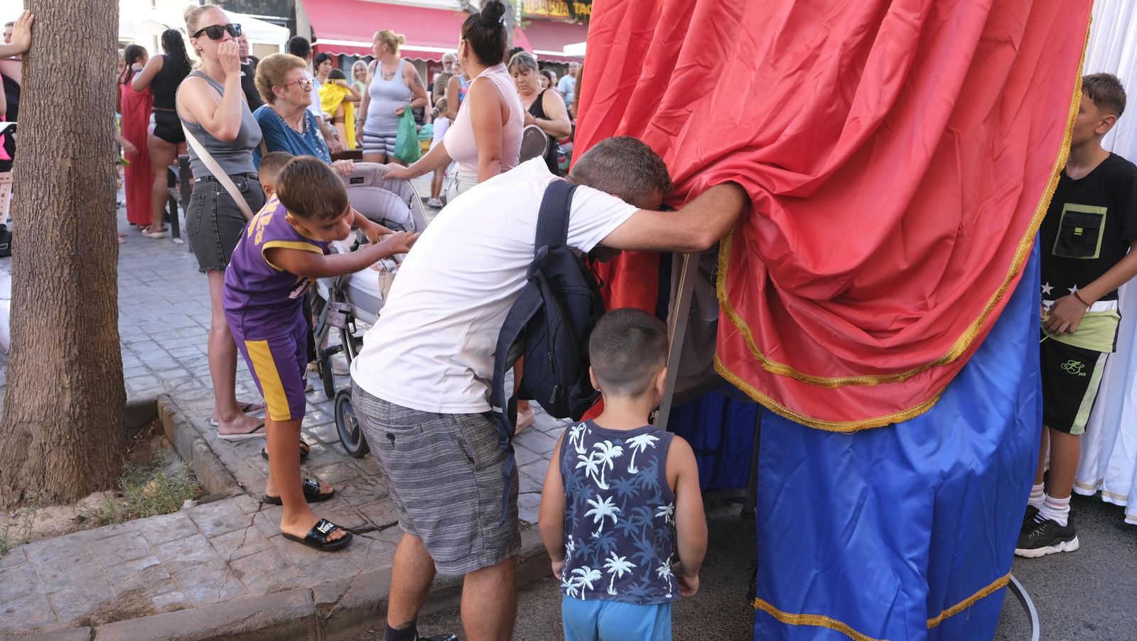 Gigantes y cabezudos en la Feria de Almería 2024, en imágenes