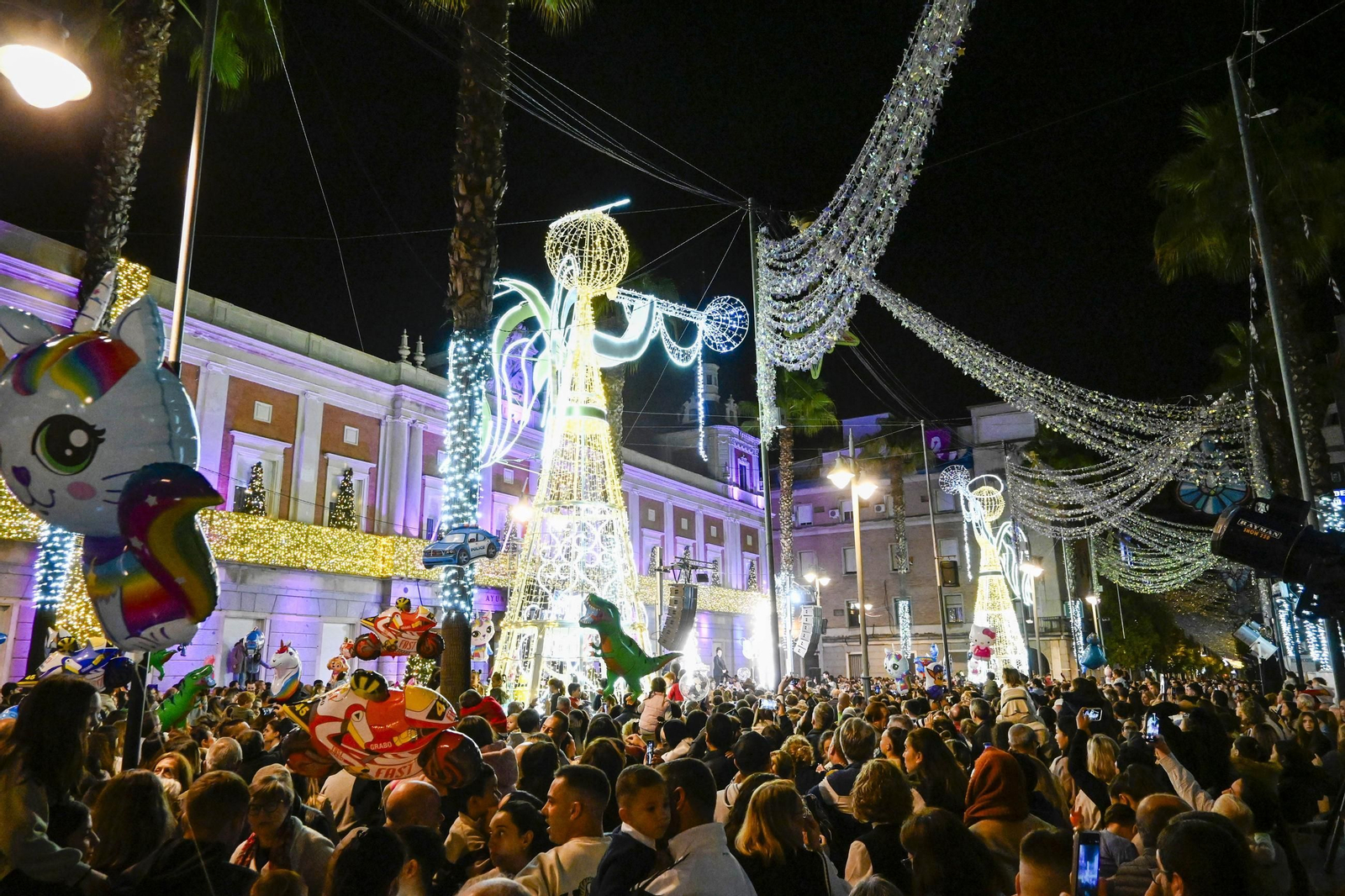 Imágenes de la nevada y alumbrado navideño en Huelva