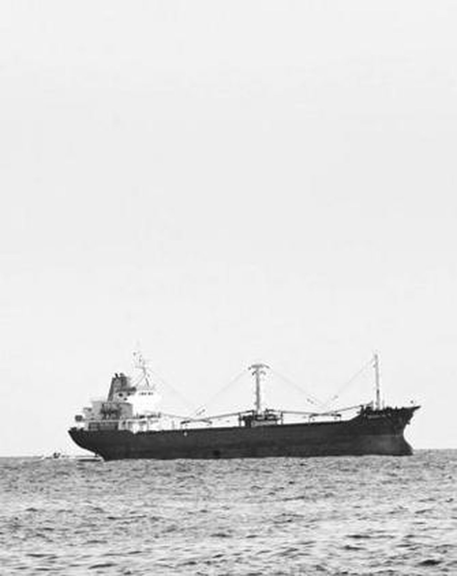 El buque tiene 90 metros de eslora y contenía mercancía general.