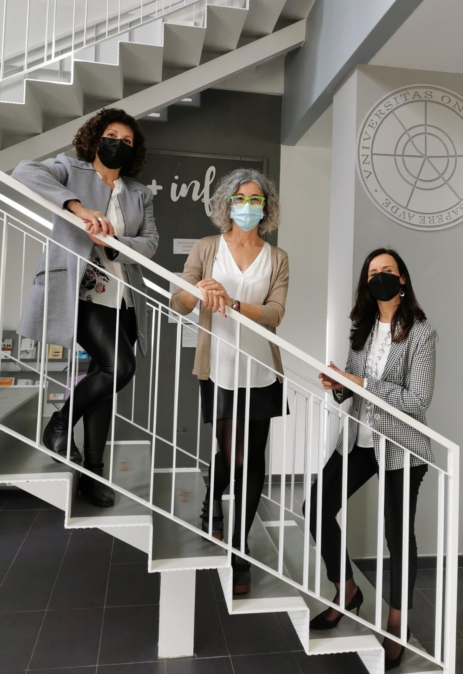 El equipo del Vicerrectorado de Estudiantes de la UHU, que ha coordinado el proyecto: Prof. Ángela Sierra (Vicerrectora de Estudiantes), Prof. Mariló Guzmán (Directora de Orientación y Atención al Estudiante) y Prof. Mª José López (Directora de Acceso y Participación).