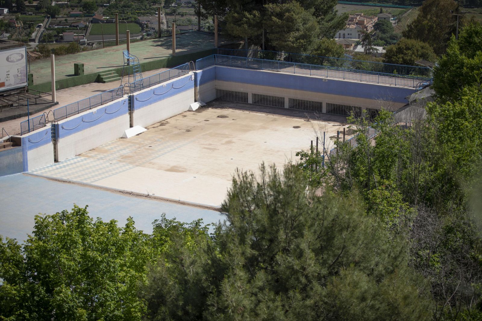 Así luce el parque acuático de Granada 'Aquaola' tras su cierre definitvio