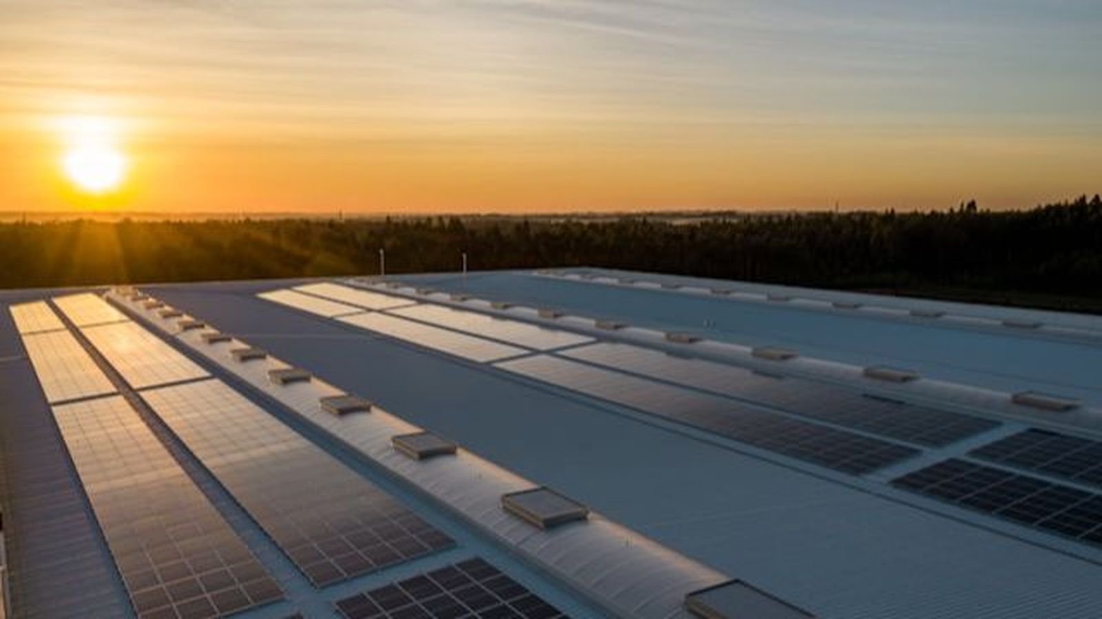 Solo el 14% de los hogares españoles tiene placas solares, pero el 42% planea instalarlas en dos años: la energía renovable en casa despega con freno de mano