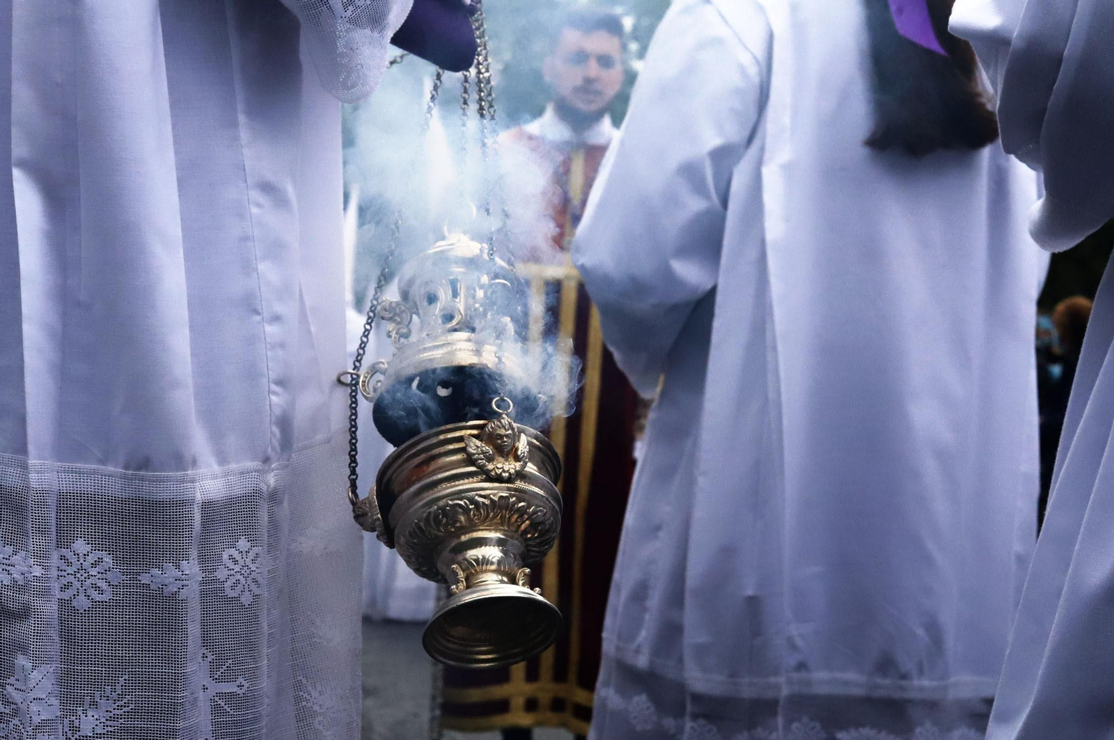 Imágenes de la procesión del Cautivo  bajo la lluvia en Huelva