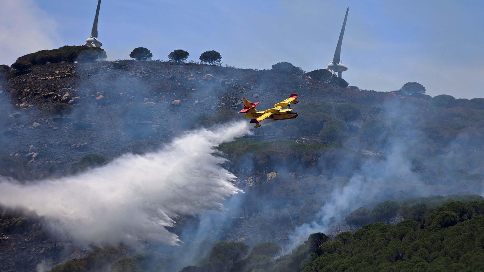 Imágenes del incendio de monte La Peña en Tarifa Imágenes del incendio de monte La Peña en Tarifa