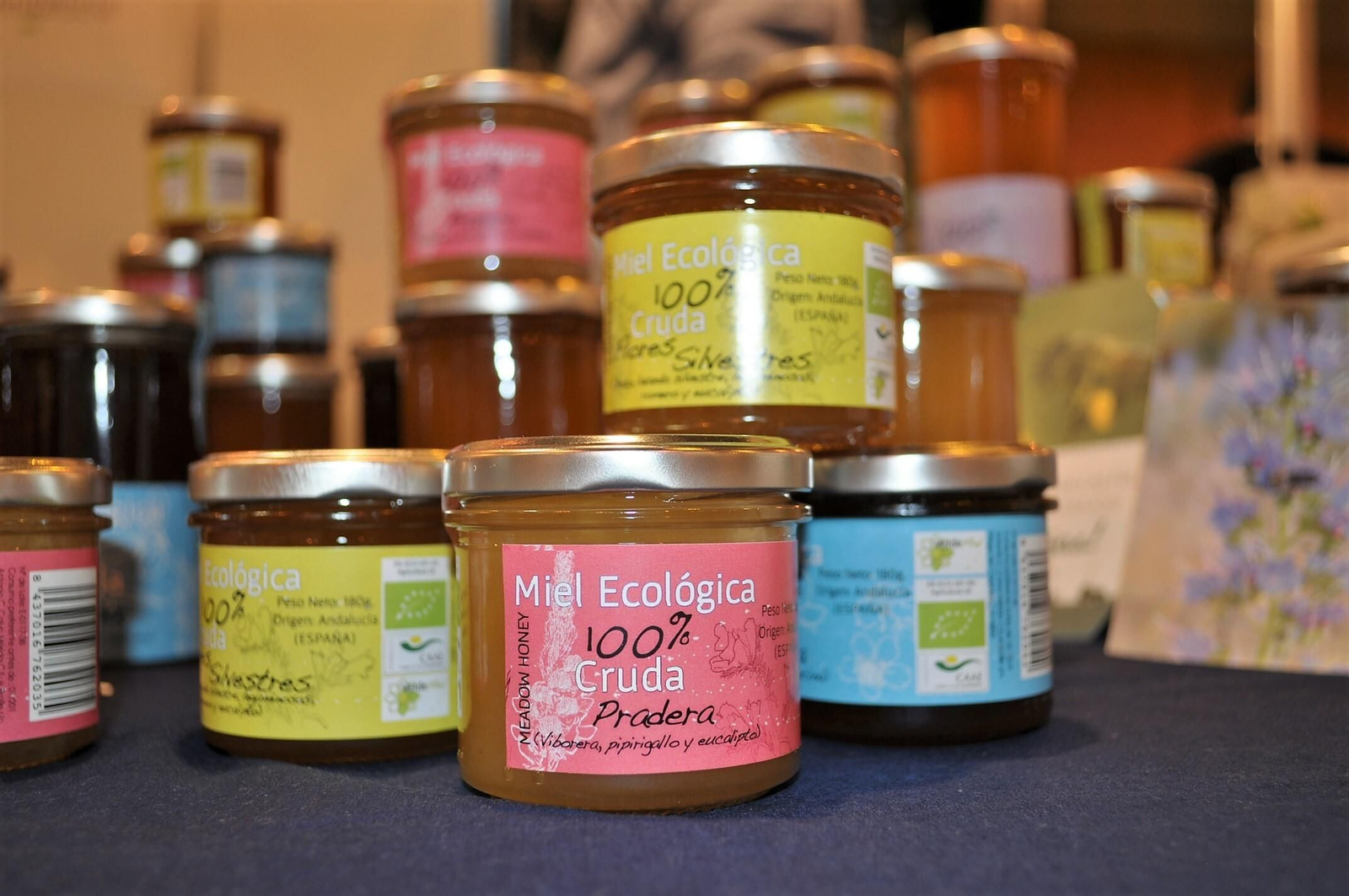 Envases de miel ecológica.