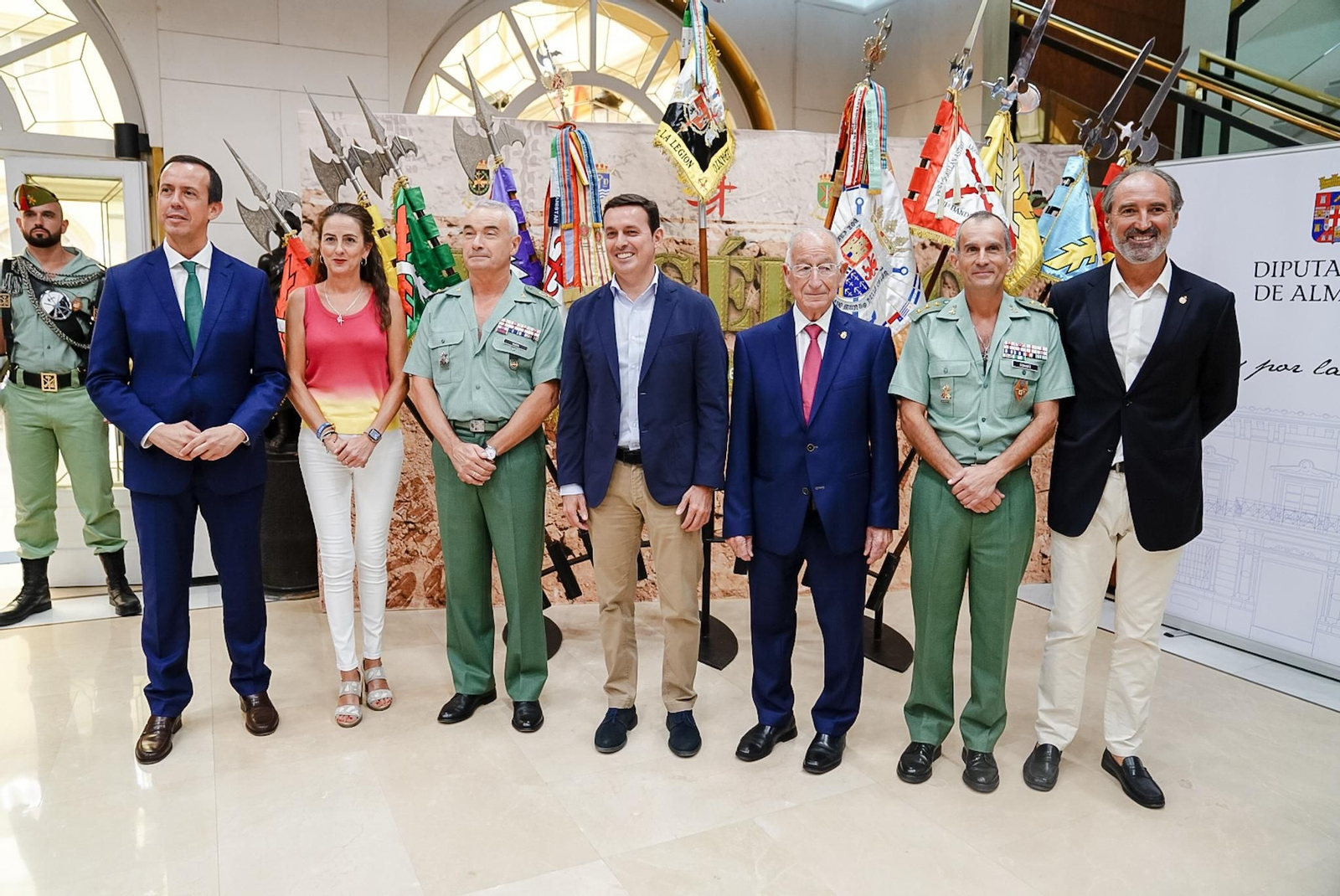 Autoridades en la presentación de La Desértica en el Patio de Luces de Diputación