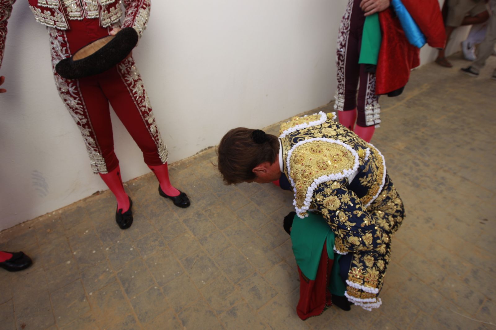 Imágenes del 'ambiente' en la corrida de toros de la Feria de Almería, con los diestros Morante de la Puebla, El Juli y Tomás Rufo