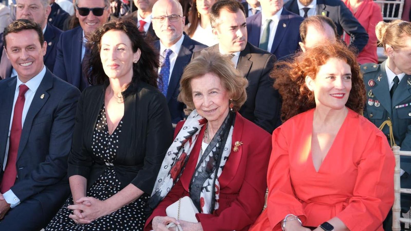 La reina Sofía junto a la alcaldesa de Almería, el presidente de Diputación y otras autoridades