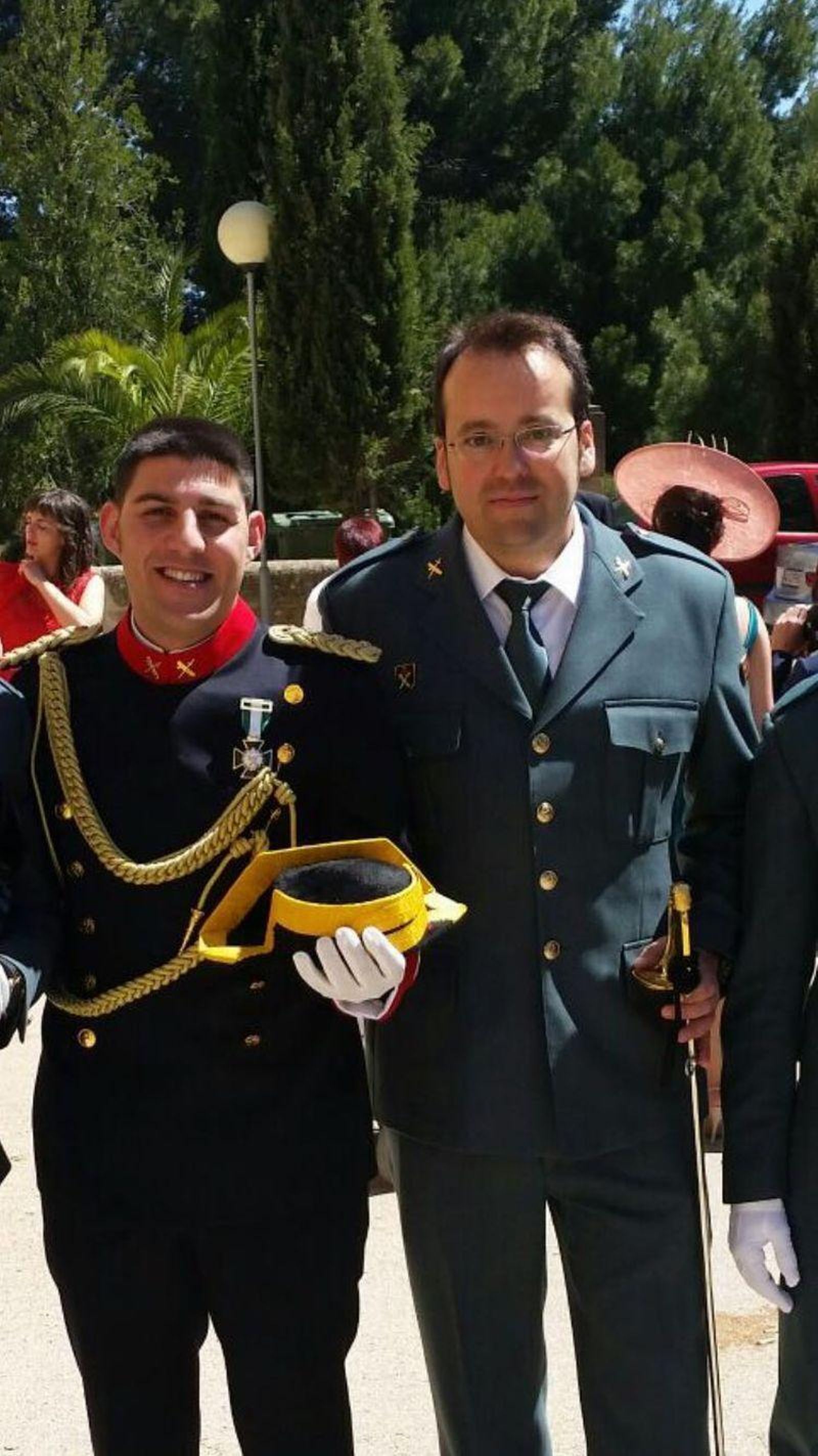 Víctor Caballero, a la derecha, junto a un compañero también asesinado por Igor El Ruso.