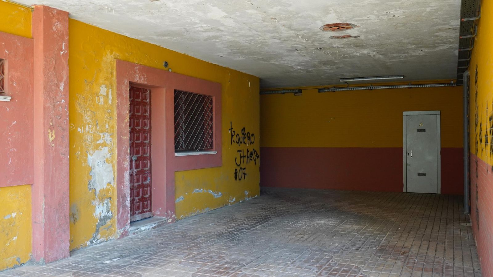 Así es la dejadez en el Centro Cívico de la reconquista.