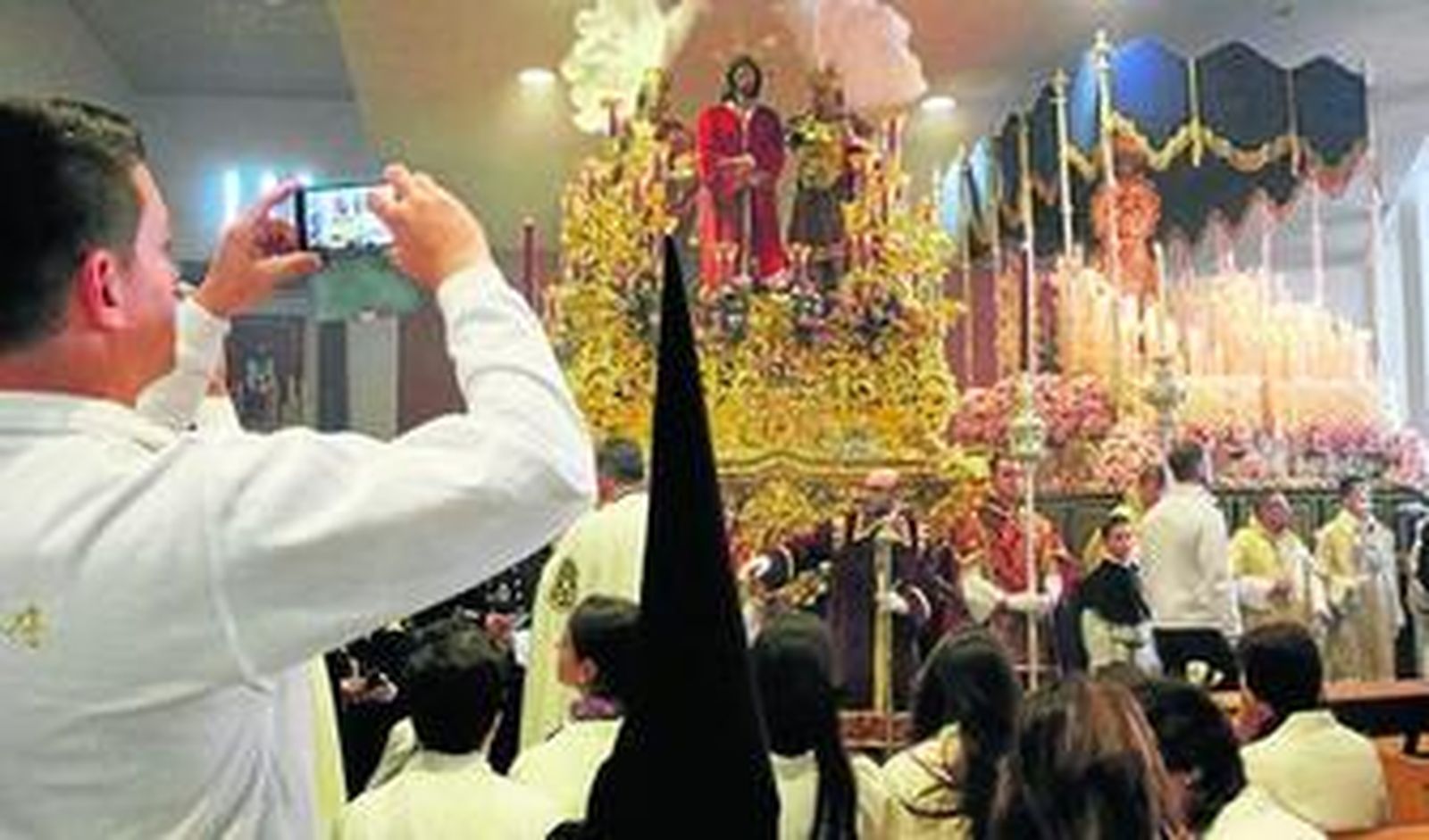 Nuestro Padre Jesús de la Redención y la Virgen de la Estrella, en la parroquia de San Fernando.