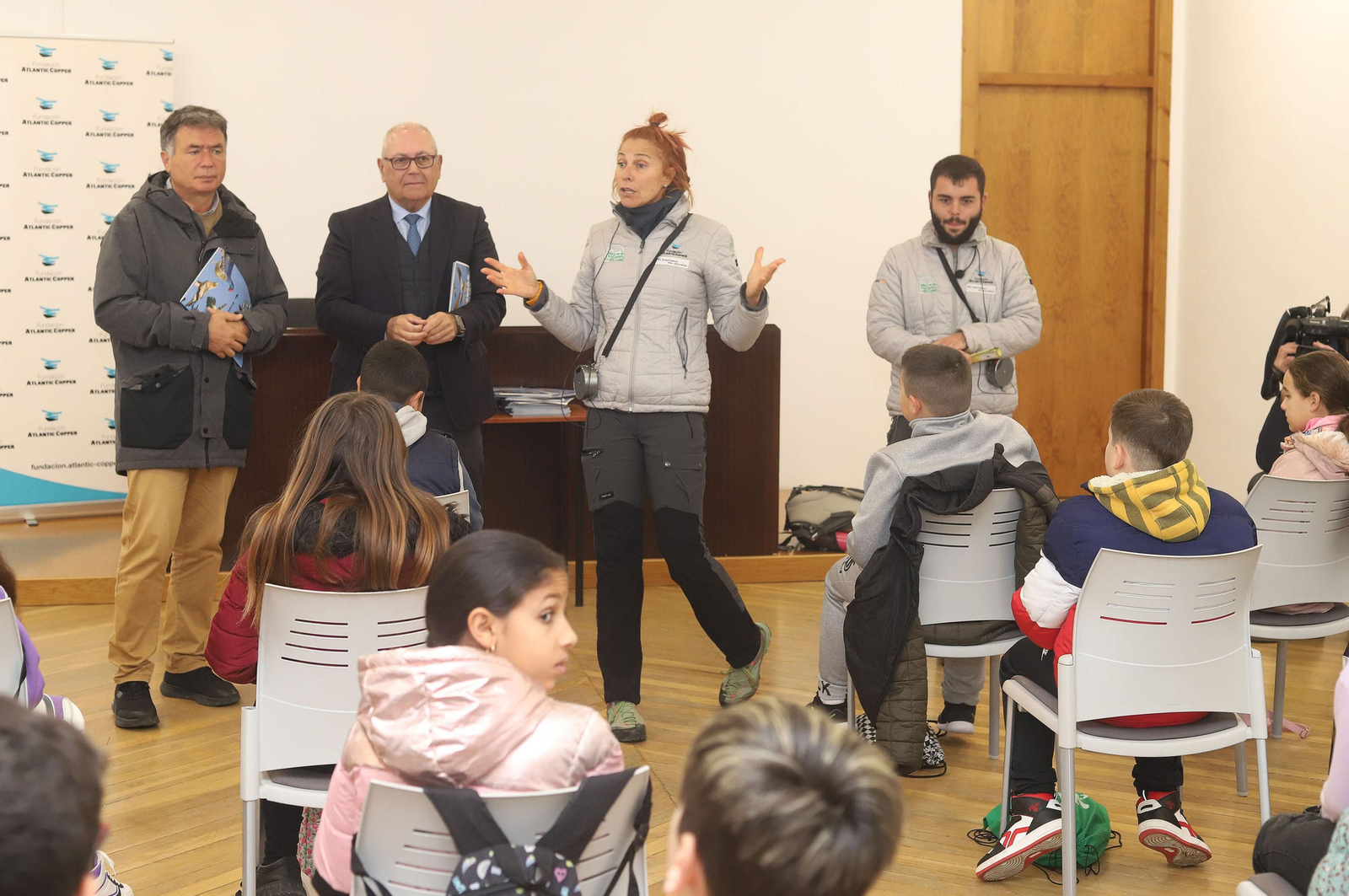 Imágenes de la presentación del primer álbum de fichas adhesivas de la avifauna del Paraje Natural Marismas del Odiel