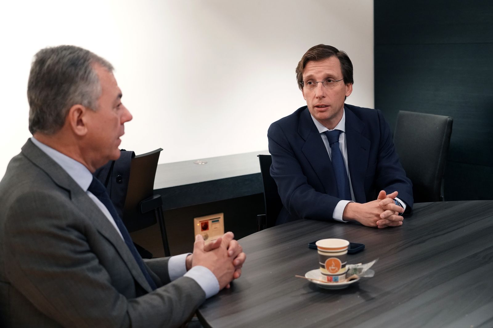 José Luis Sanz, en su reunión con el alcalde de Madrid, José Luis Martínez Almeida.