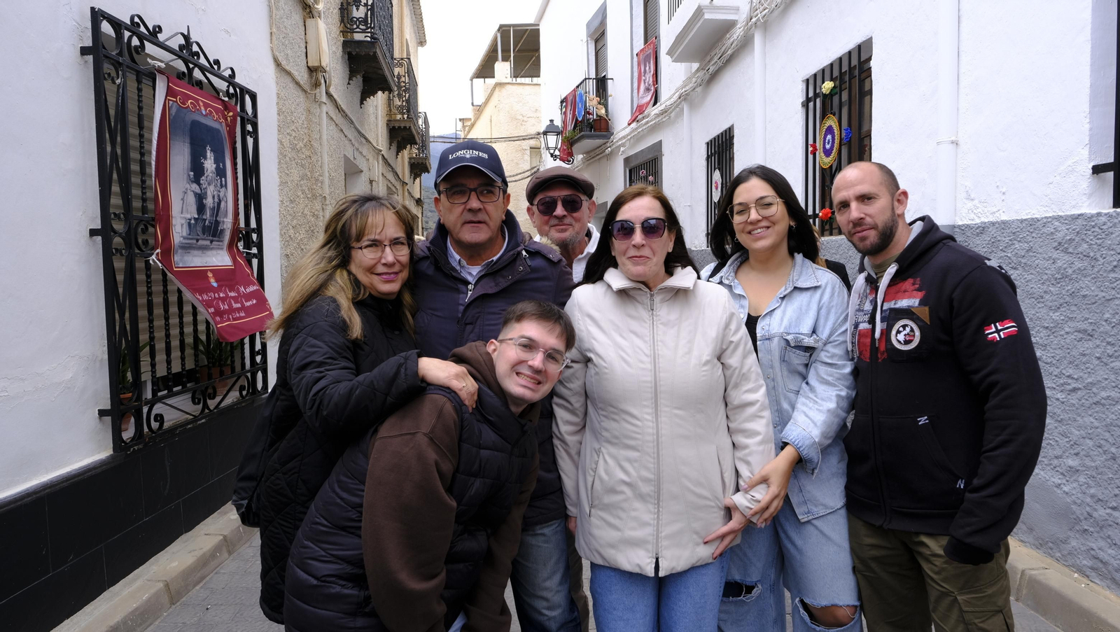 Imágenes de la procesión y paella solidaria en las Fiestas de Abla