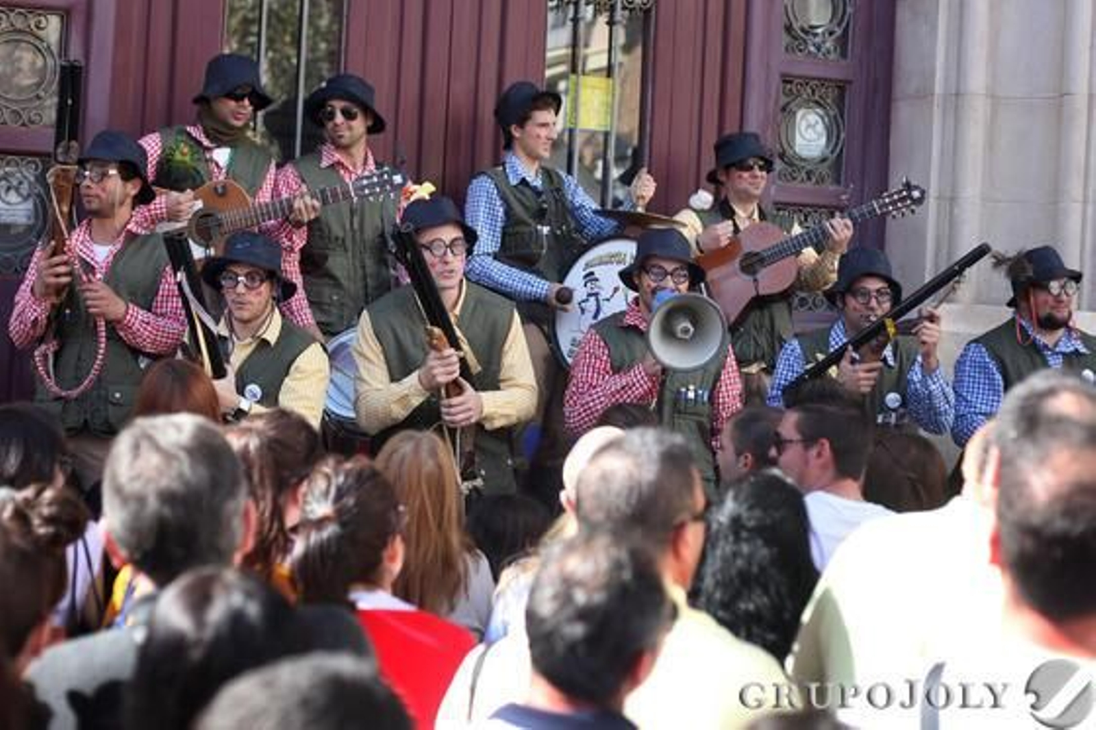 Las agrupaciones aprovechan los últimos coletazos del Carnaval.

Foto: Jesus Marin