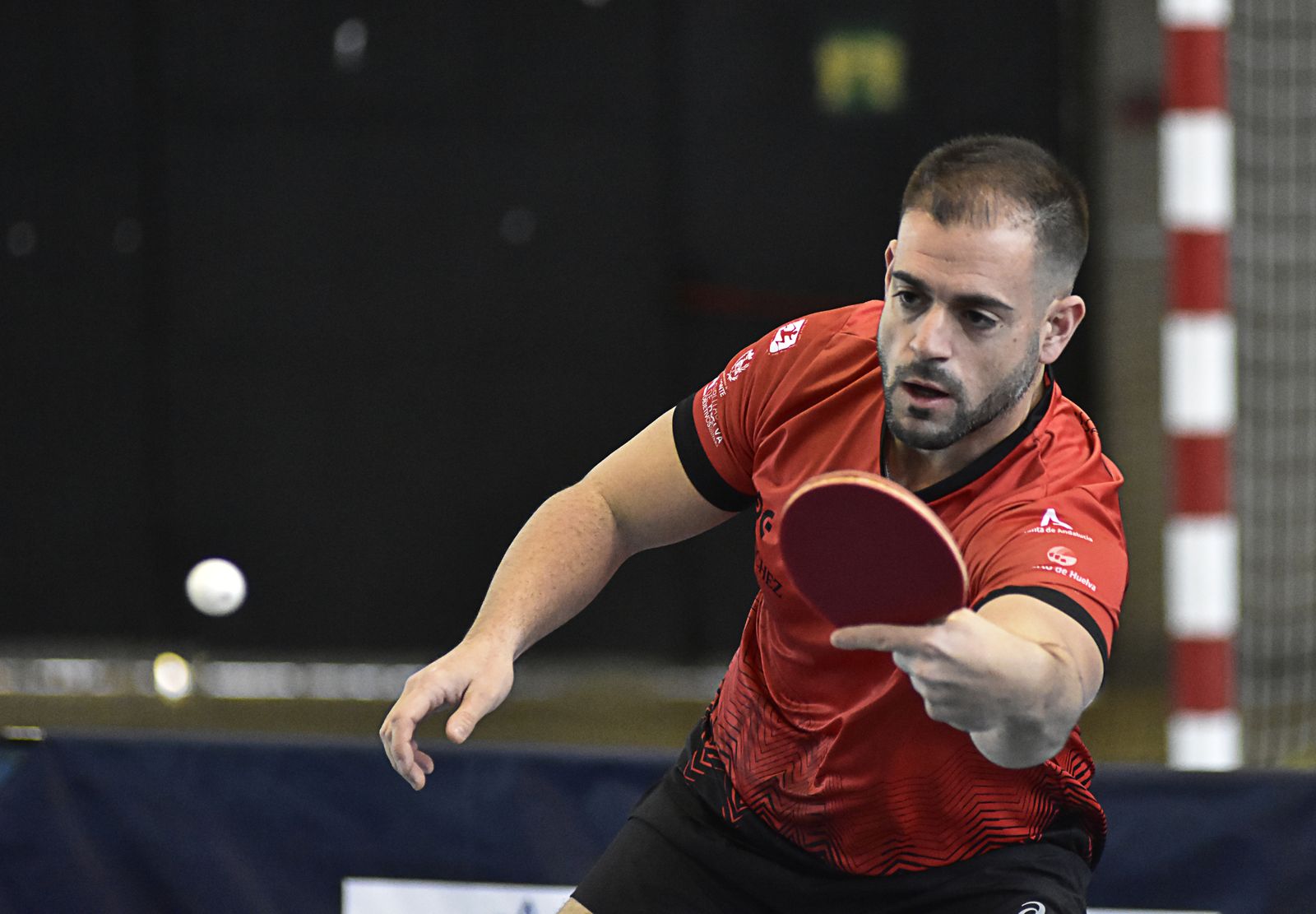 Jugador del Conservas Lola durante el partido.