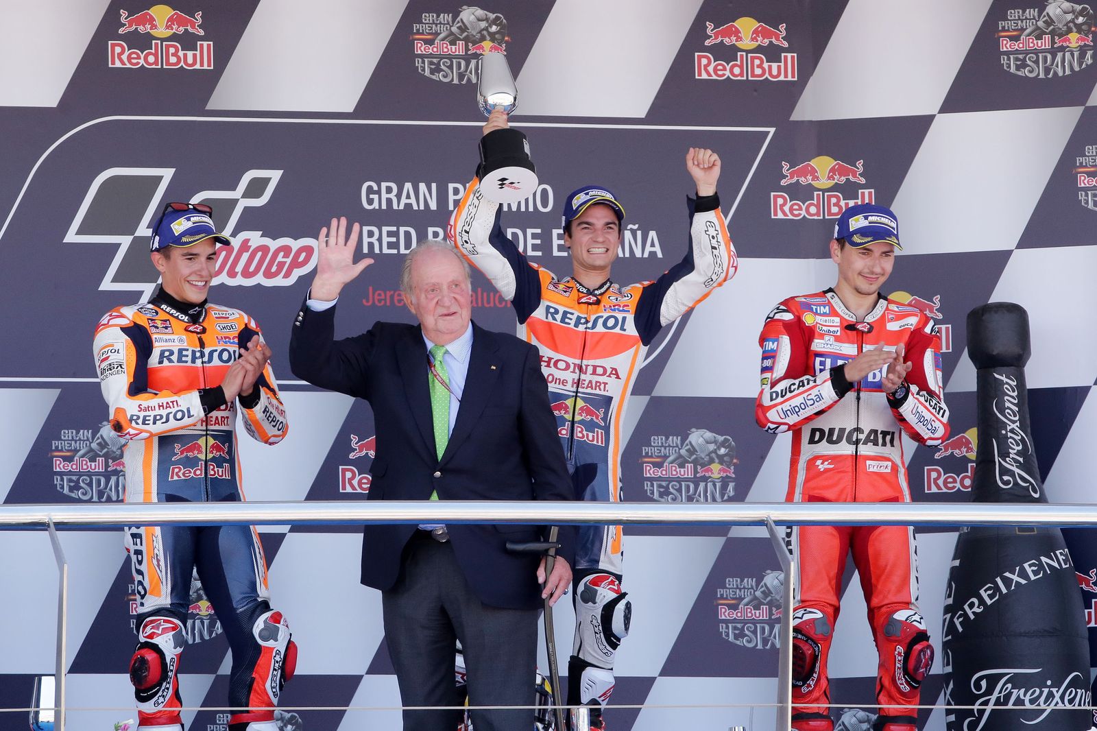 Pedrosa, junto al rey Juan Carlos, ganador en Jerez en 2017.